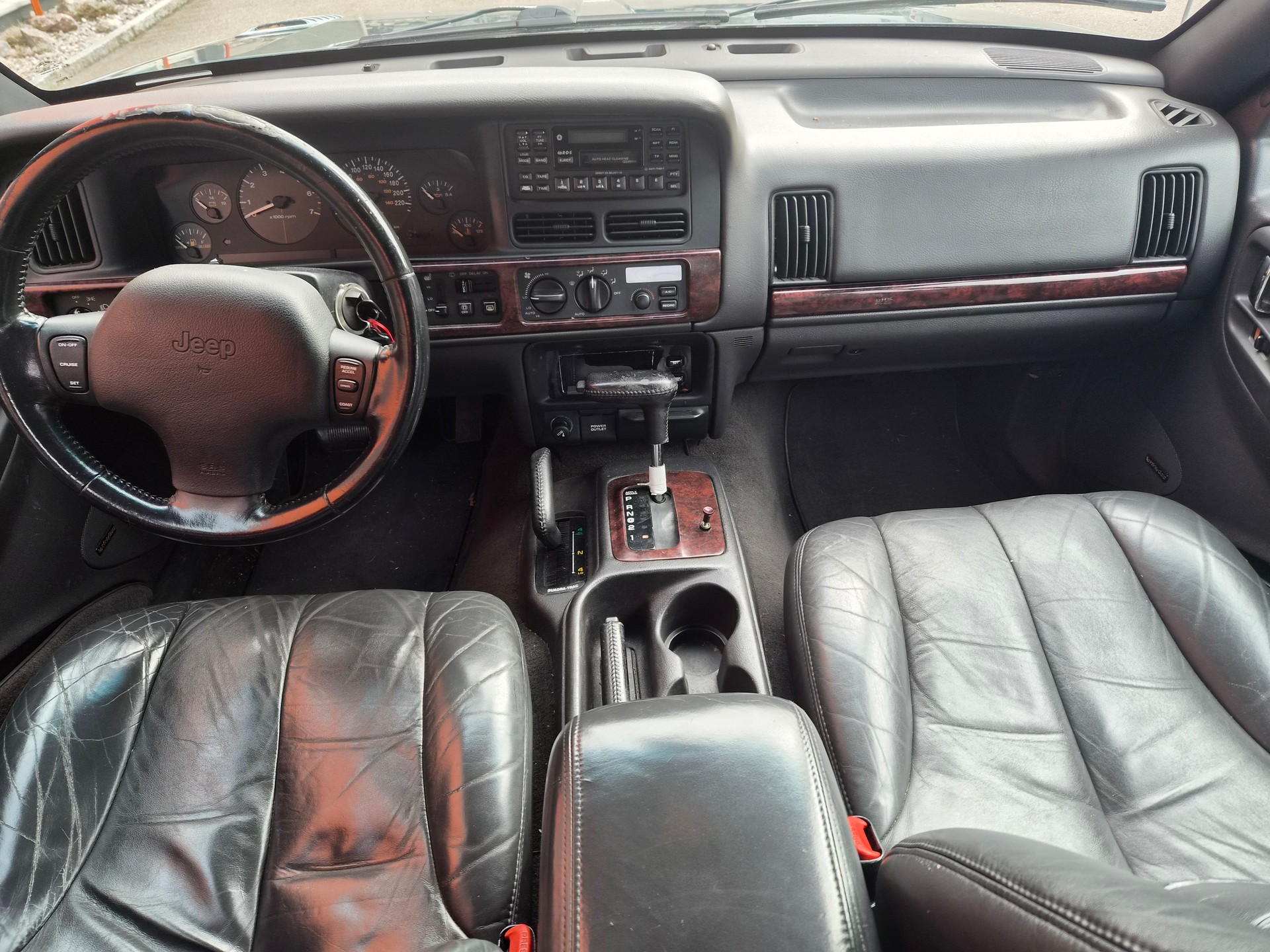 JEEP Grand Cherokee 5.9 Limited LX Automatic-image-9