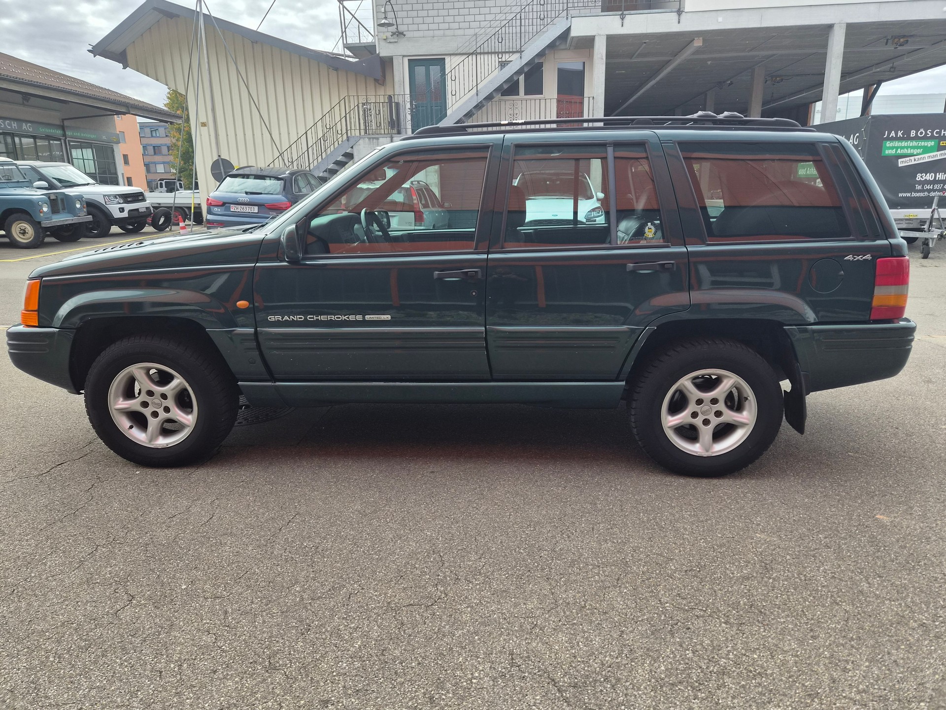 JEEP Grand Cherokee 5.9 Limited LX Automatic-image-3
