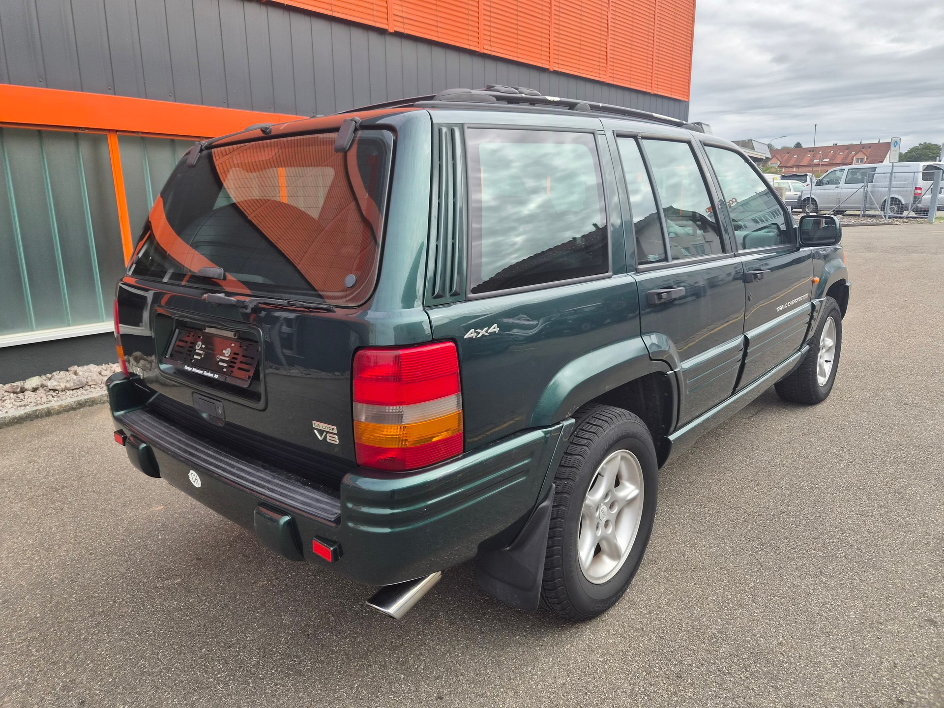 JEEP Grand Cherokee 5.9 Limited LX Automatic-image-6