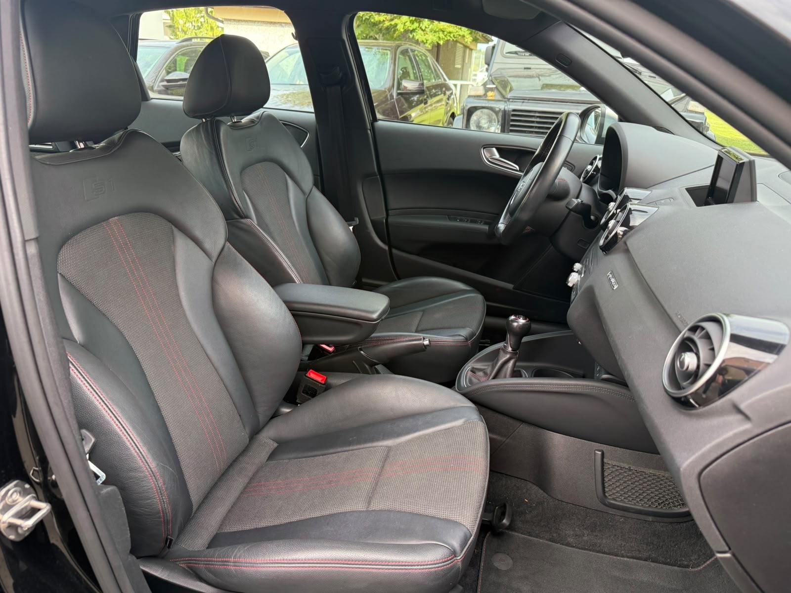 AUDI S1 Sportback 2.0 TFSI quattro-image-14