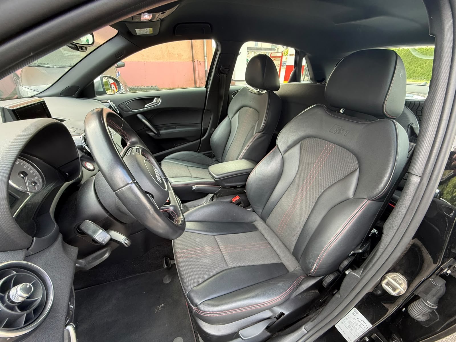 AUDI S1 Sportback 2.0 TFSI quattro-image-8