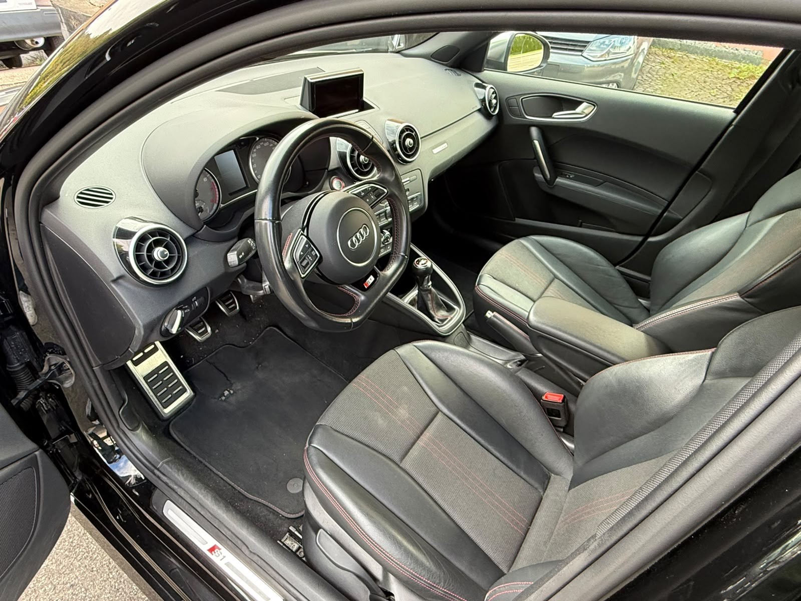 AUDI S1 Sportback 2.0 TFSI quattro-image-9