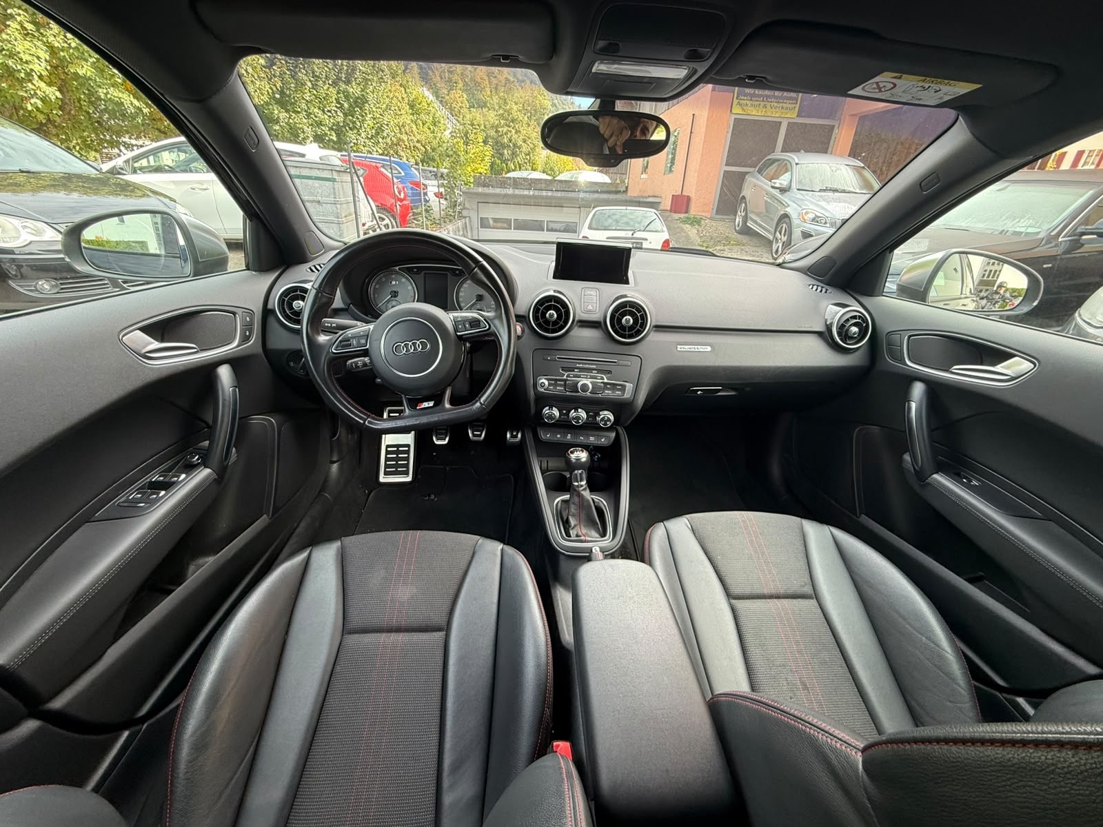 AUDI S1 Sportback 2.0 TFSI quattro-image-12