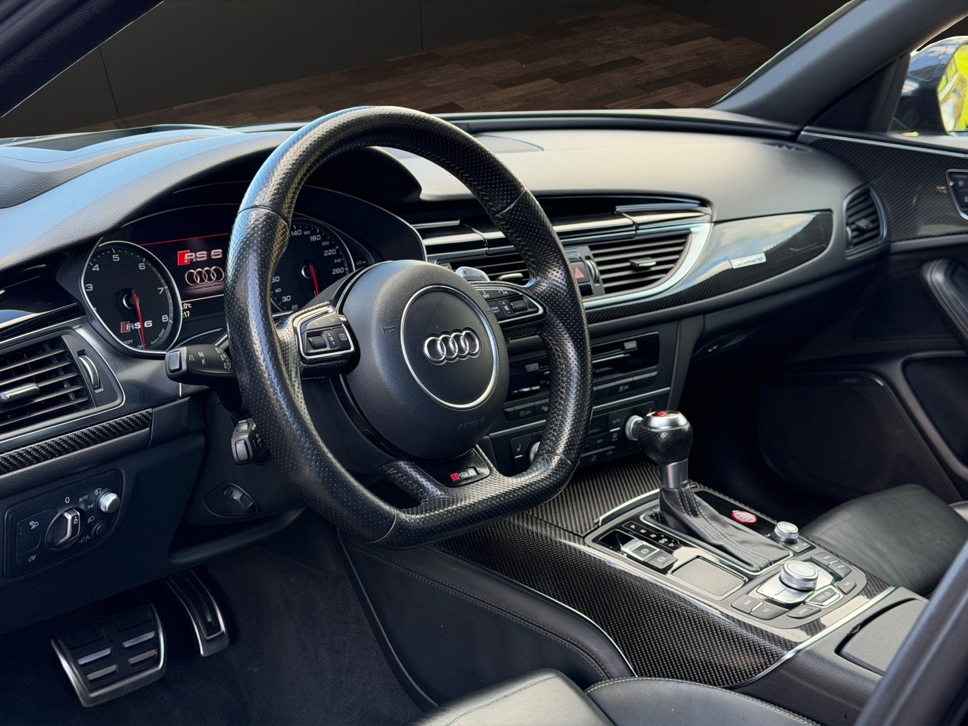 AUDI RS6 Avant 4.0 TFSI V8 performance quattro-image-8