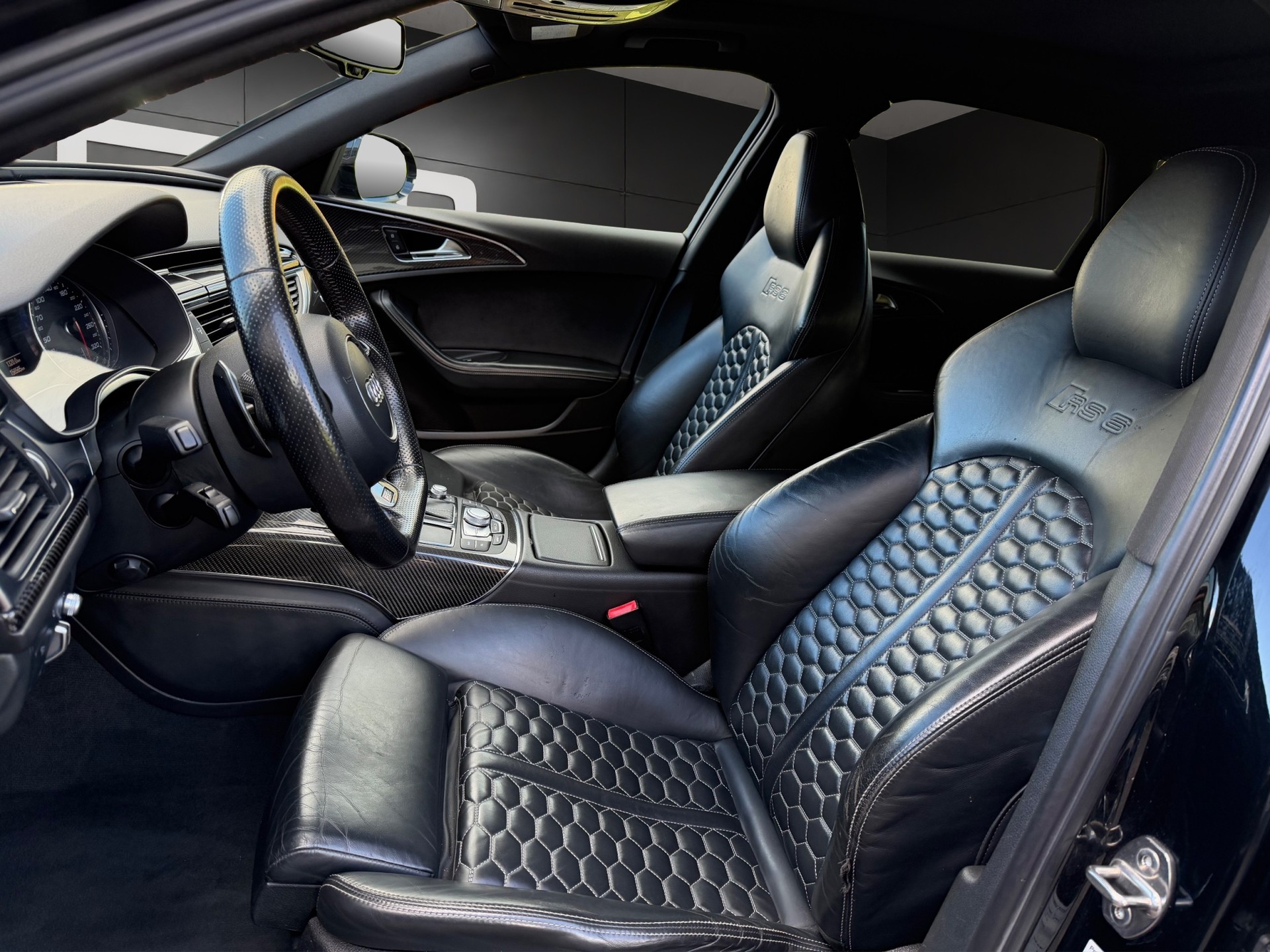 AUDI RS6 Avant 4.0 TFSI V8 performance quattro-image-9