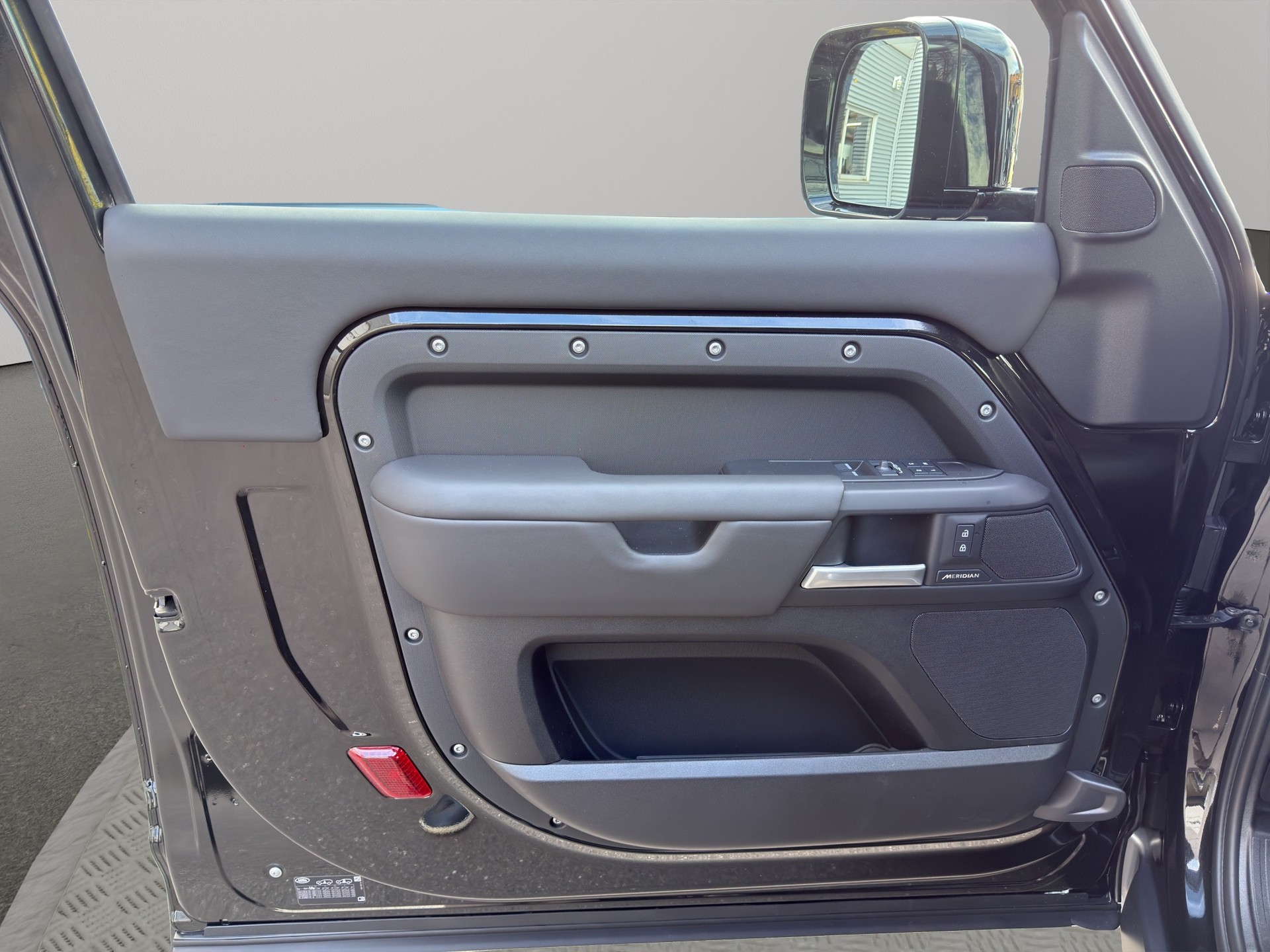 LAND ROVER Defender 90 3.0 D I6 250 X-Dynamic SE-image-15