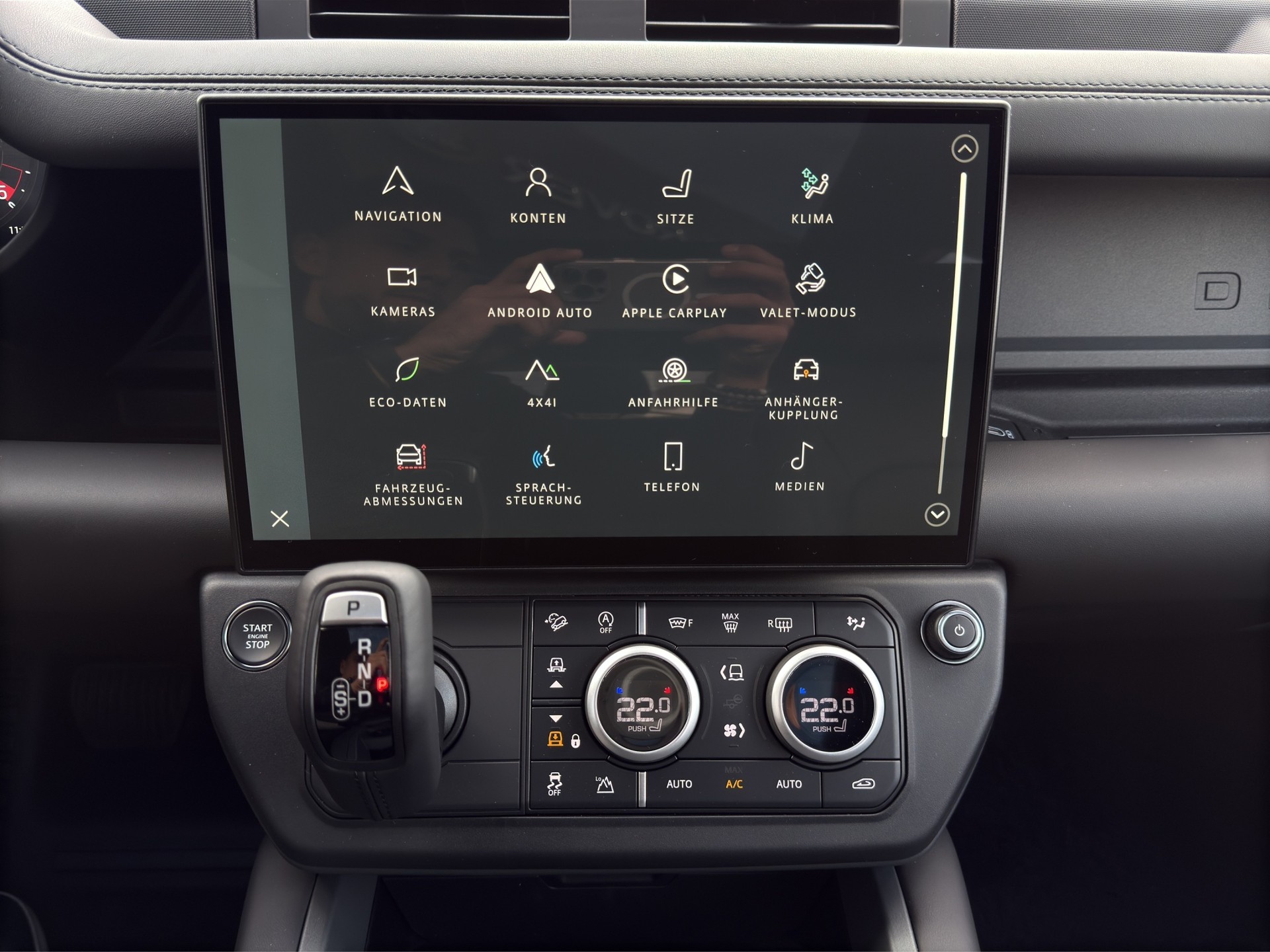 LAND ROVER Defender 90 3.0 D I6 250 X-Dynamic SE-image-9