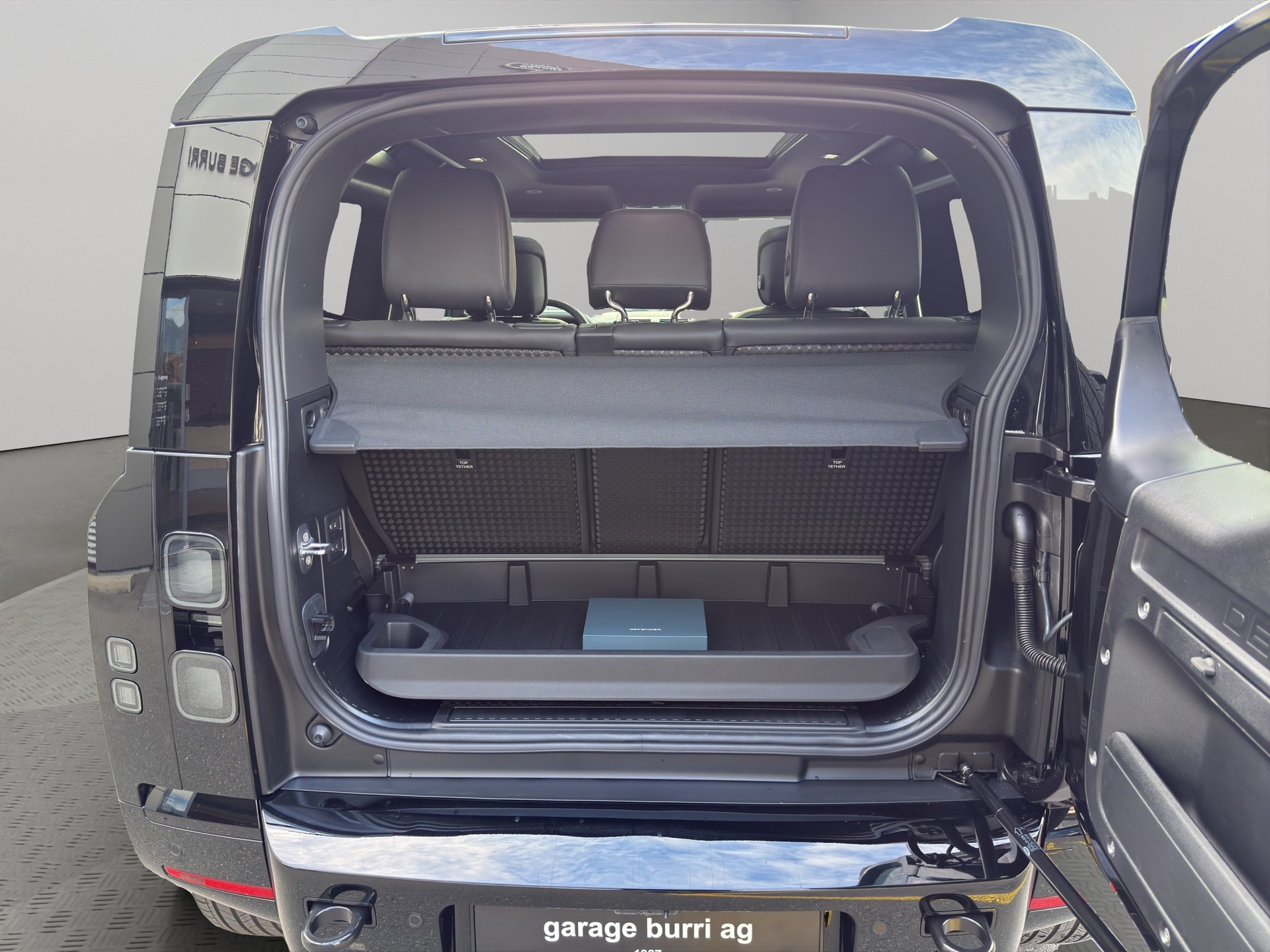 LAND ROVER Defender 90 3.0 D I6 250 X-Dynamic SE-image-17