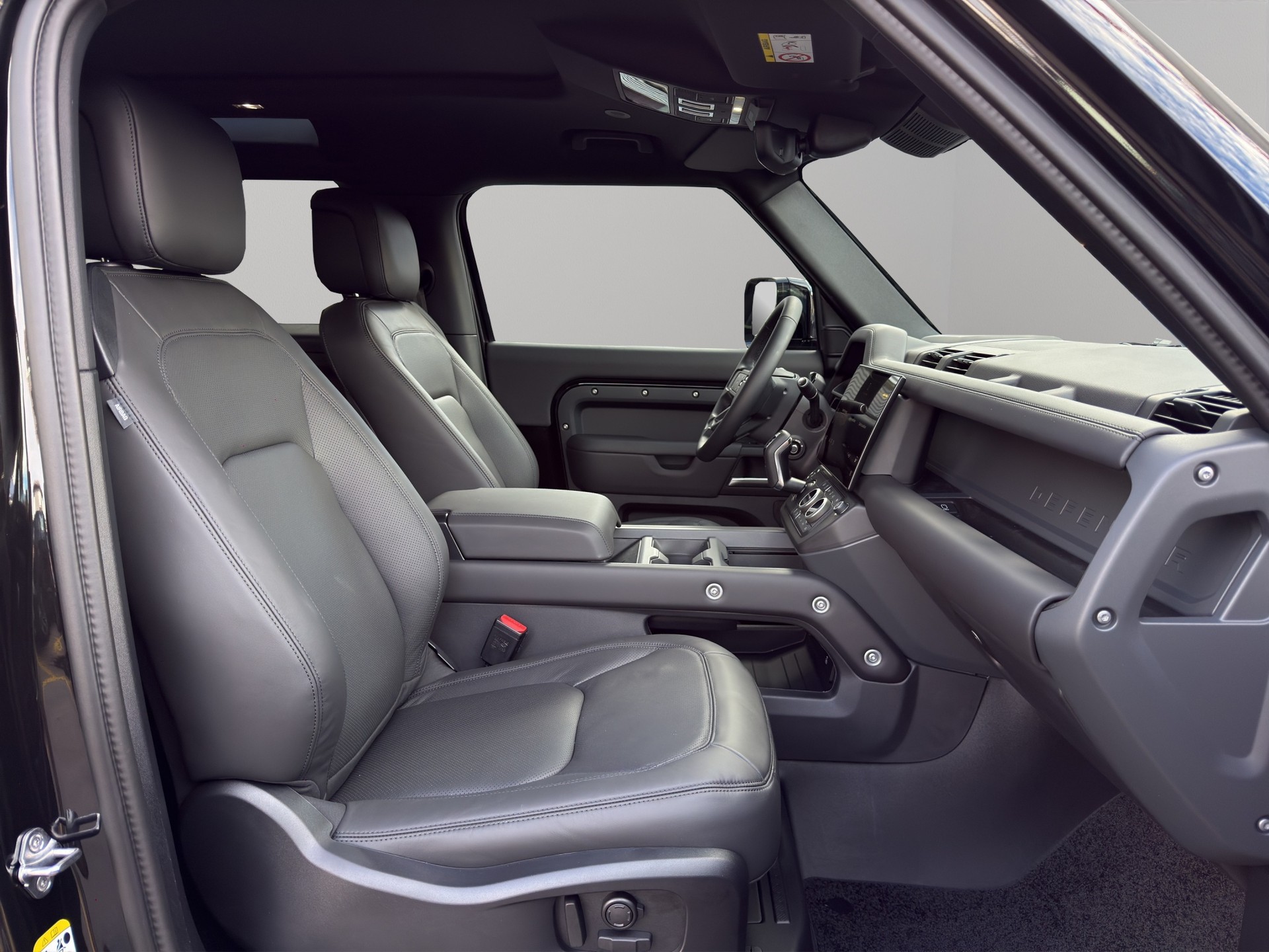 LAND ROVER Defender 90 3.0 D I6 250 X-Dynamic SE-image-13