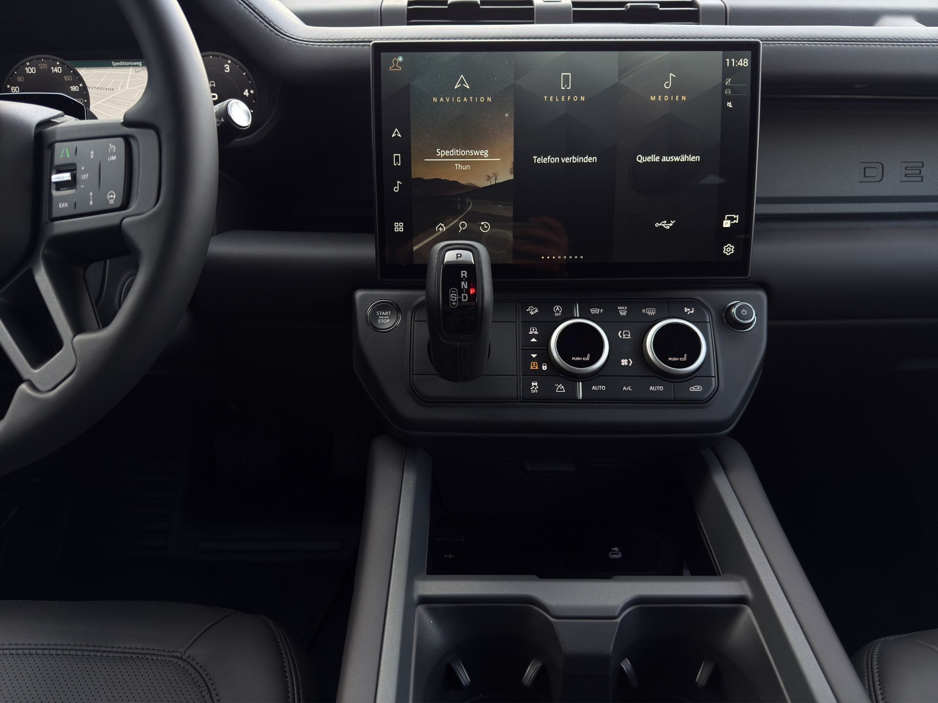 LAND ROVER Defender 90 3.0 D I6 250 X-Dynamic SE-image-6