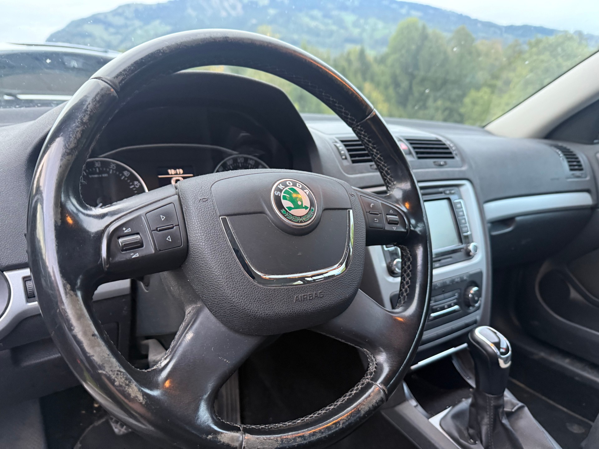 SKODA Octavia Combi 1.6 TDI Elegance 4x4-image-6