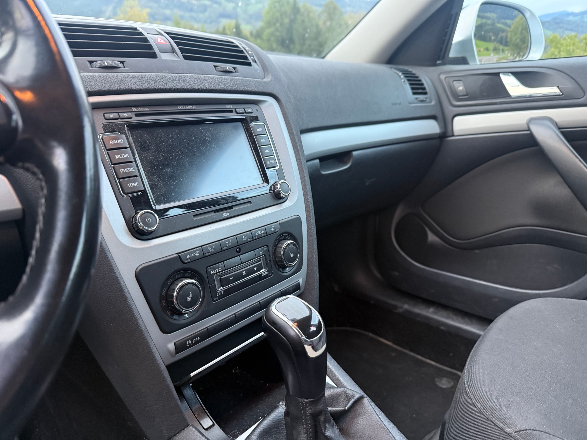 SKODA Octavia Combi 1.6 TDI Elegance 4x4-image-7