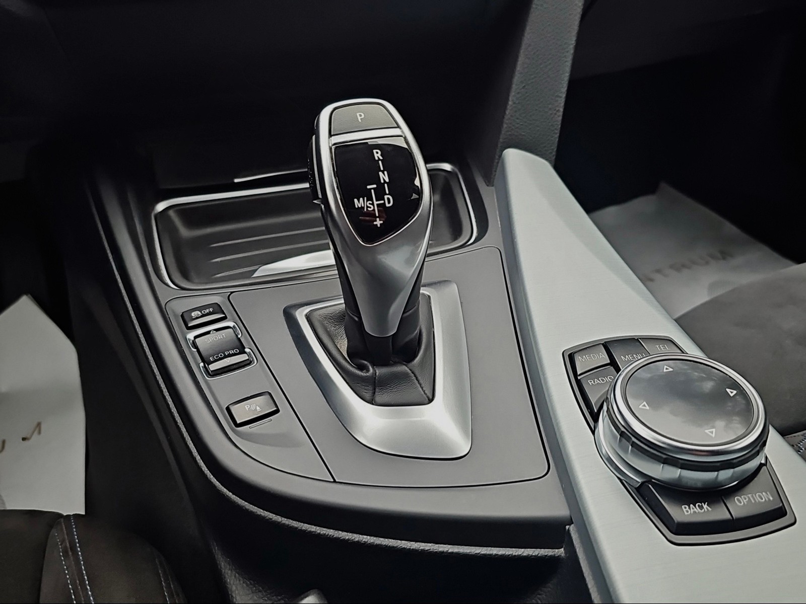 BMW 328i xDrive Touring Steptronic-image-12