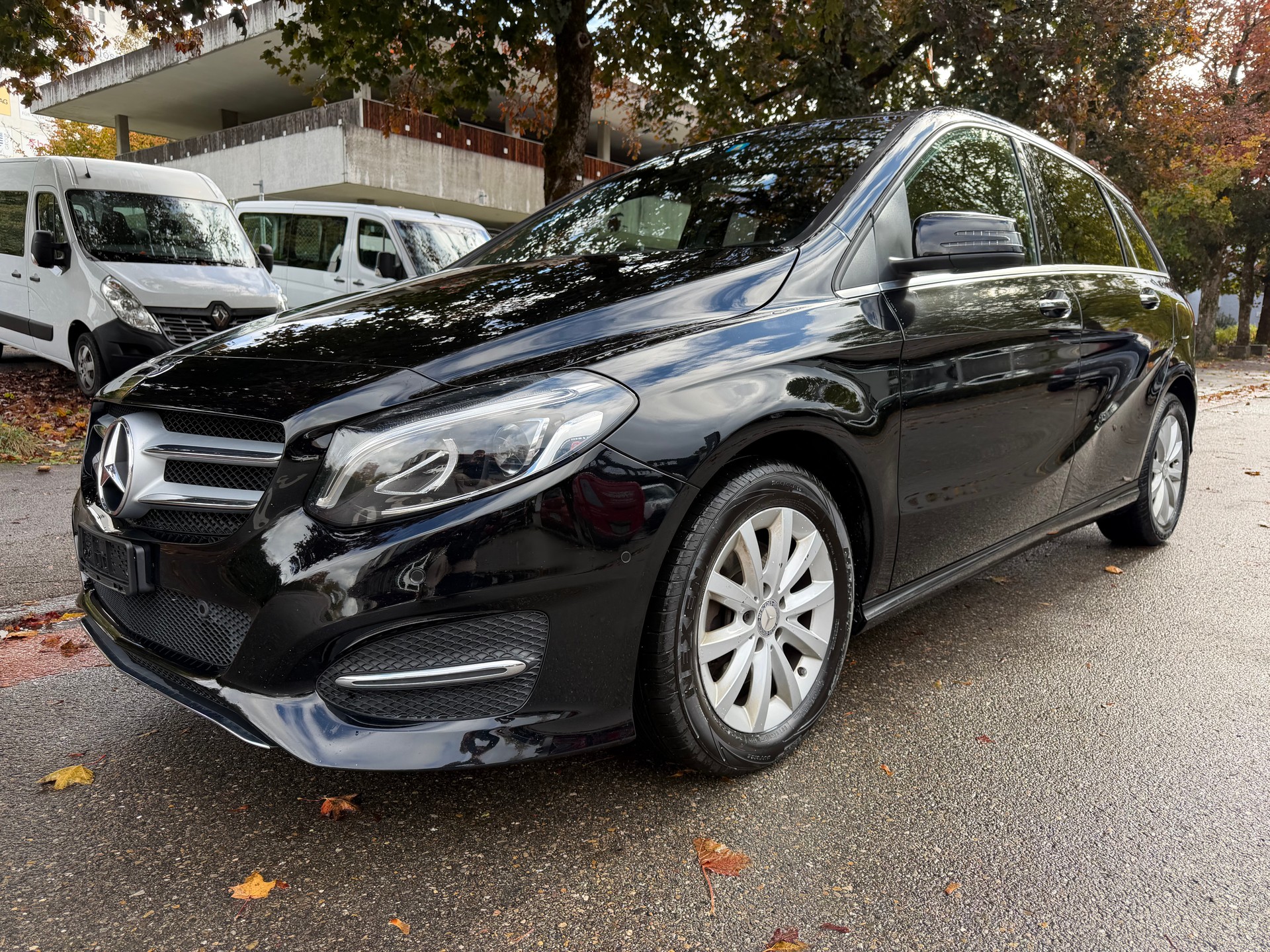 MERCEDES-BENZ B 220 CDI Style 4Matic 7G-DCT-showroom-element-3
