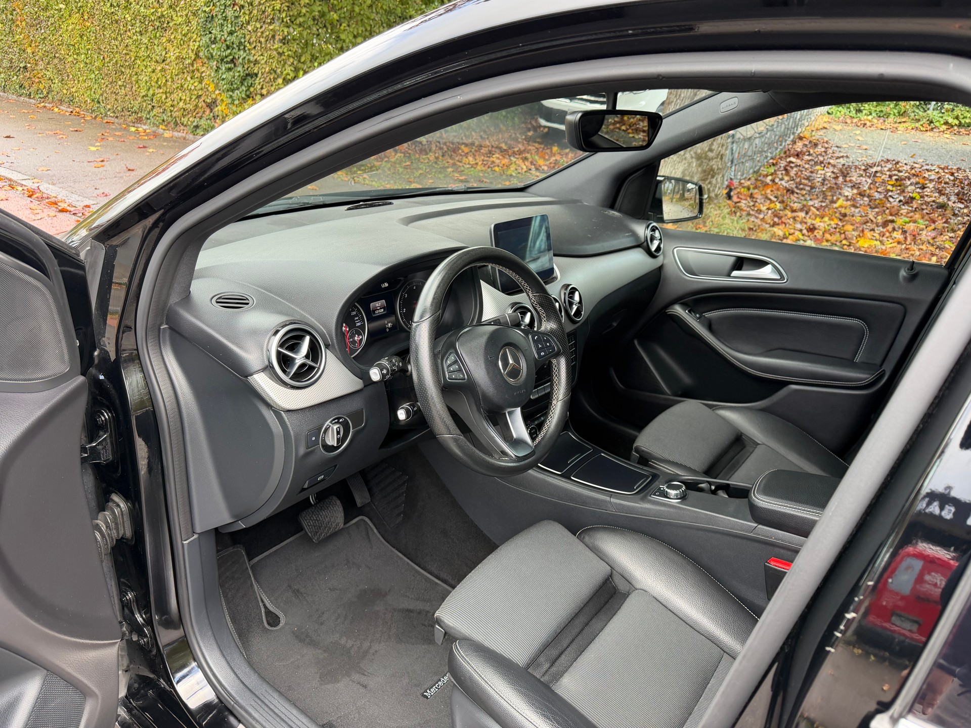 MERCEDES-BENZ B 220 CDI Style 4Matic 7G-DCT-image-15