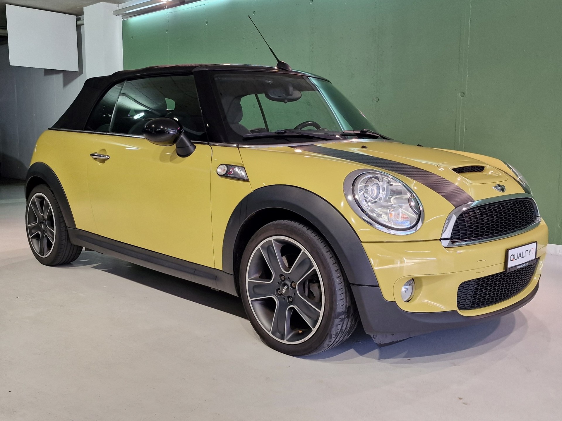 MINI Cooper S Cabriolet-image-0