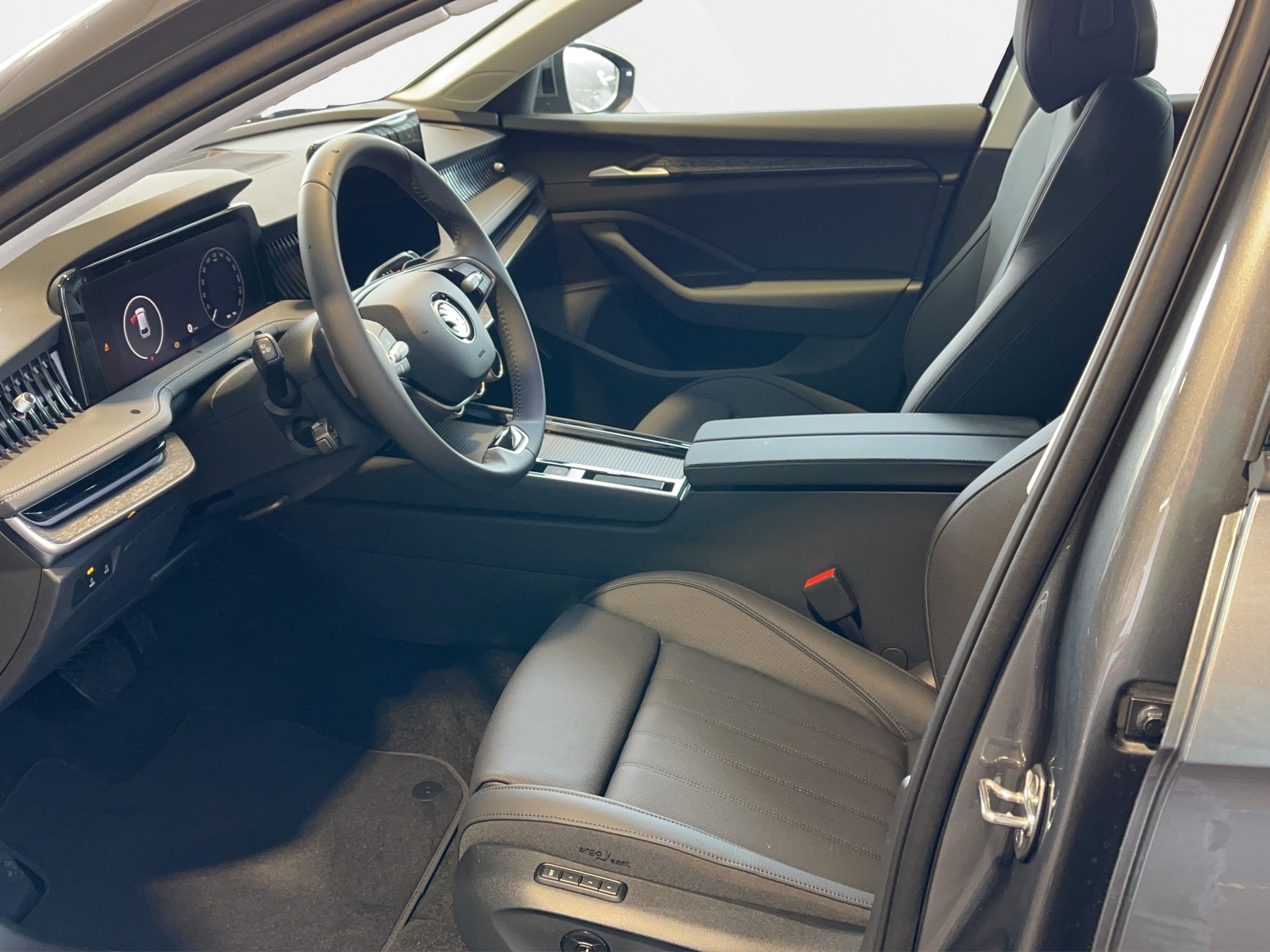 SKODA Superb Combi 2.0 TDi Selection 4x4 DSG-image-6