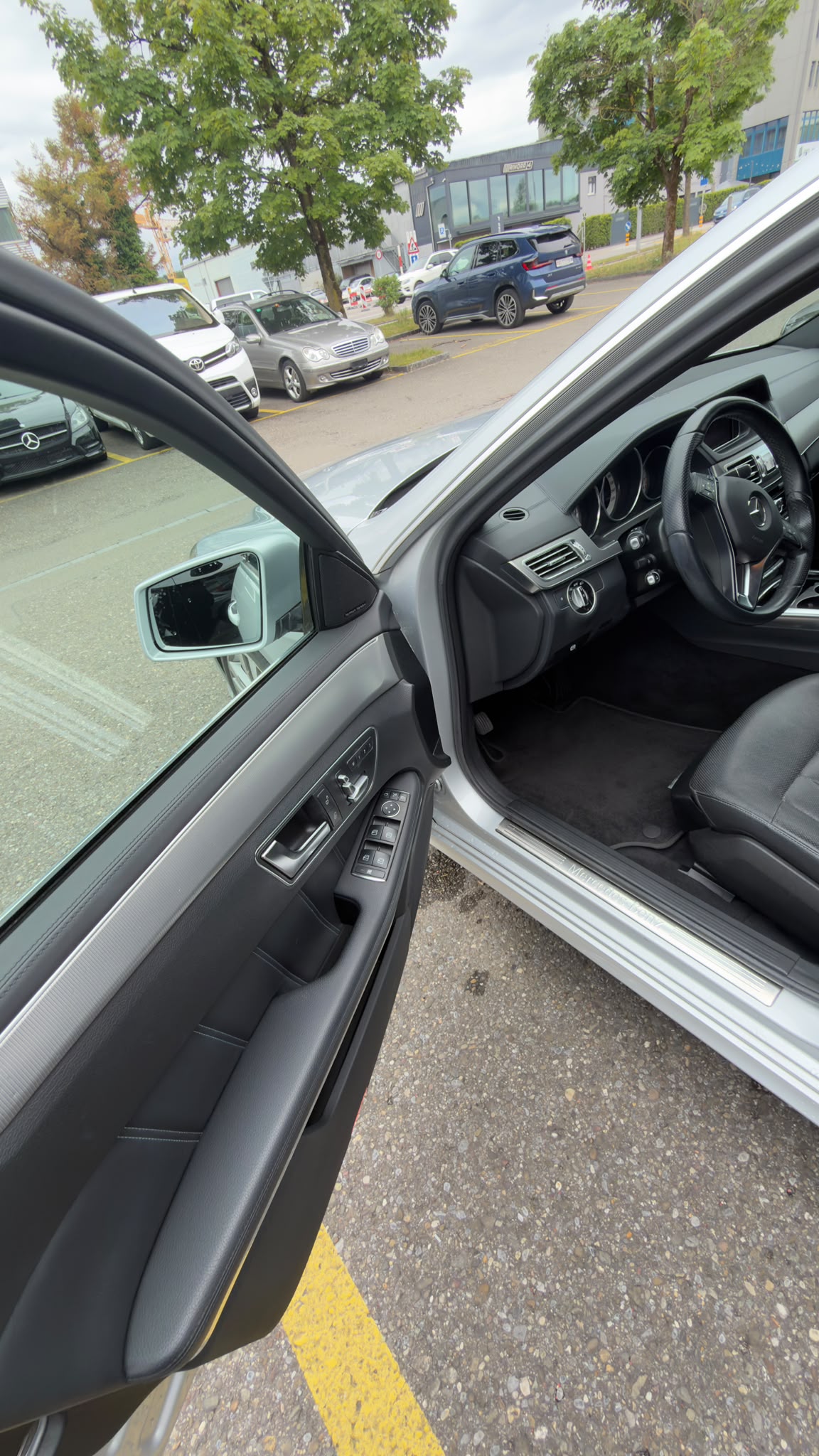MERCEDES-BENZ E 500 4Matic 7G-Tronic-image-14
