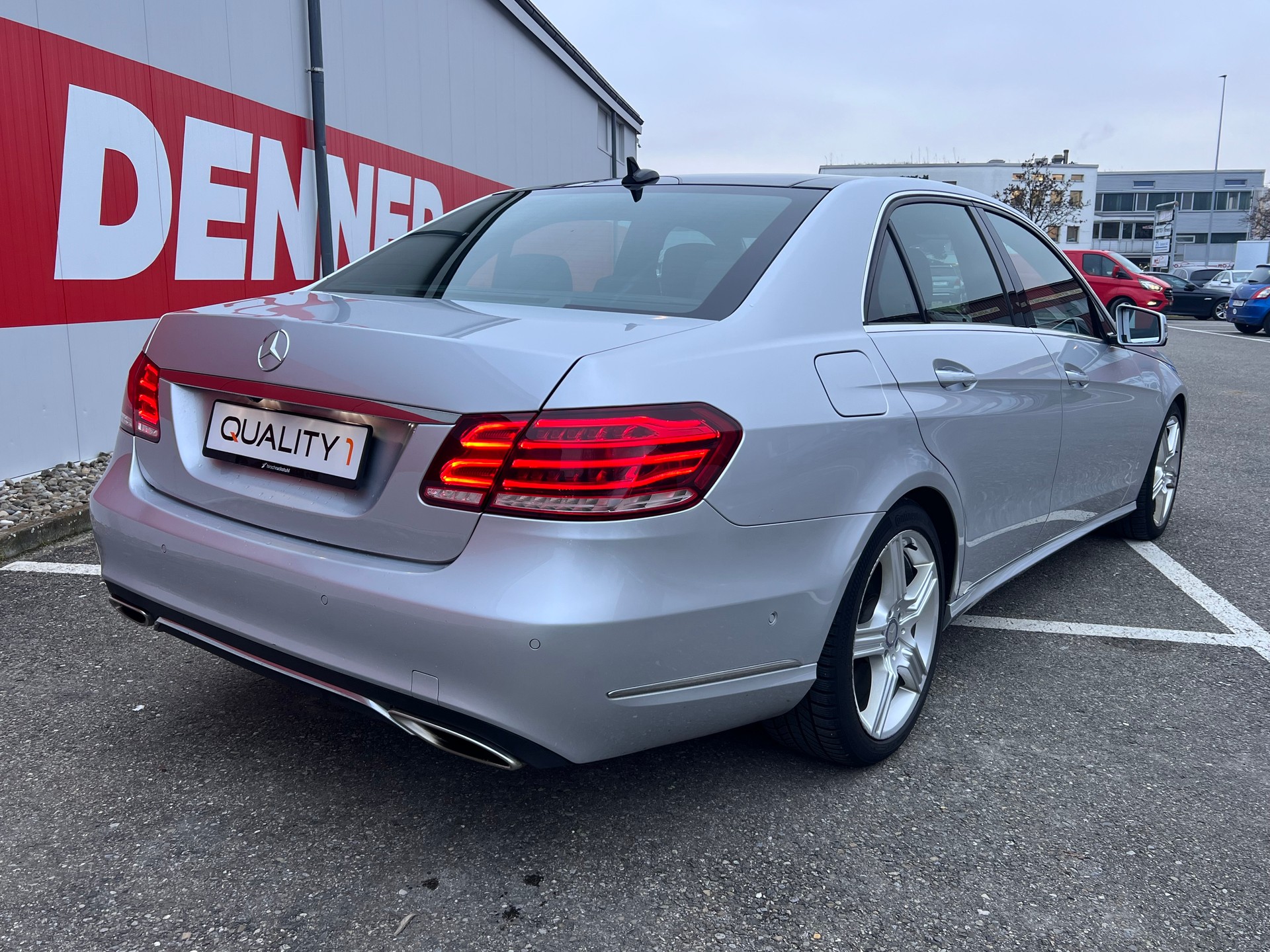 MERCEDES-BENZ E 500 4Matic 7G-Tronic-image-2