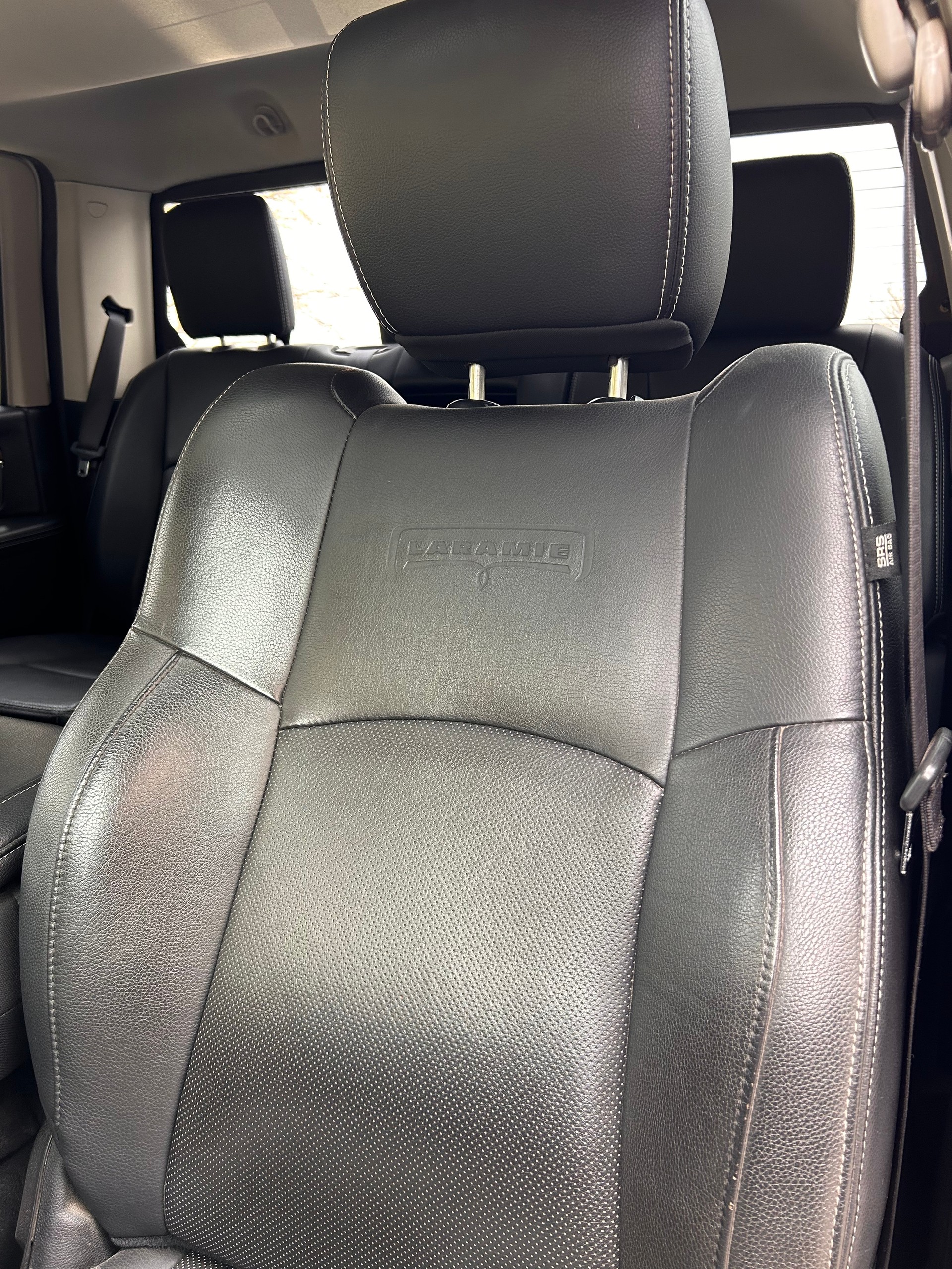 DODGE Laramie-image-15