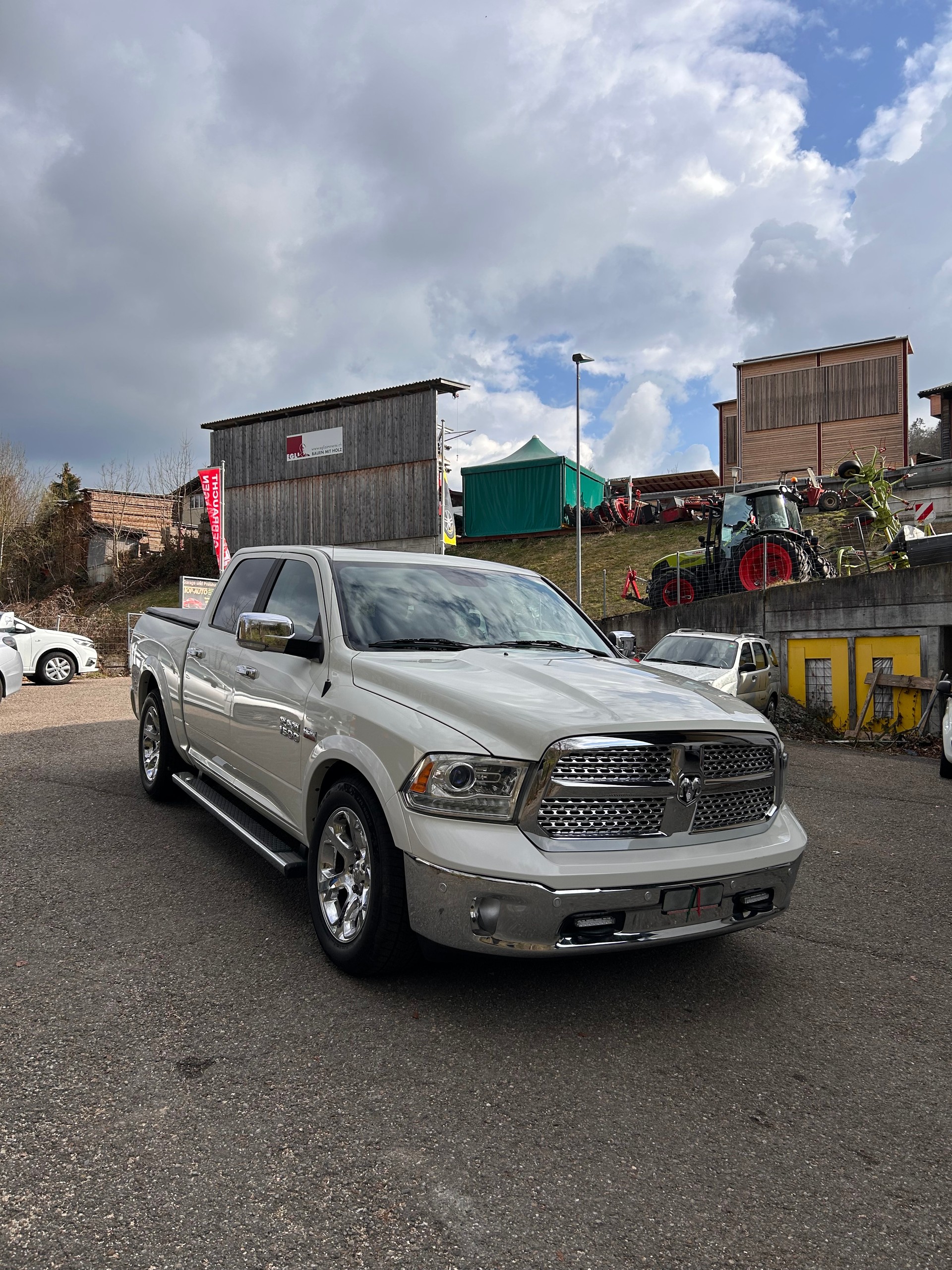 DODGE Laramie-image-7