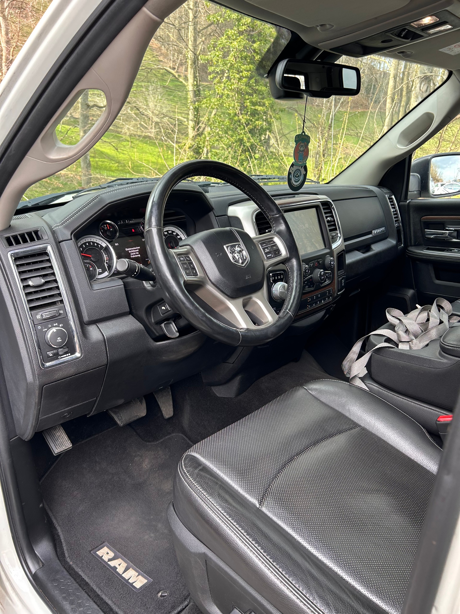 DODGE Laramie-image-11