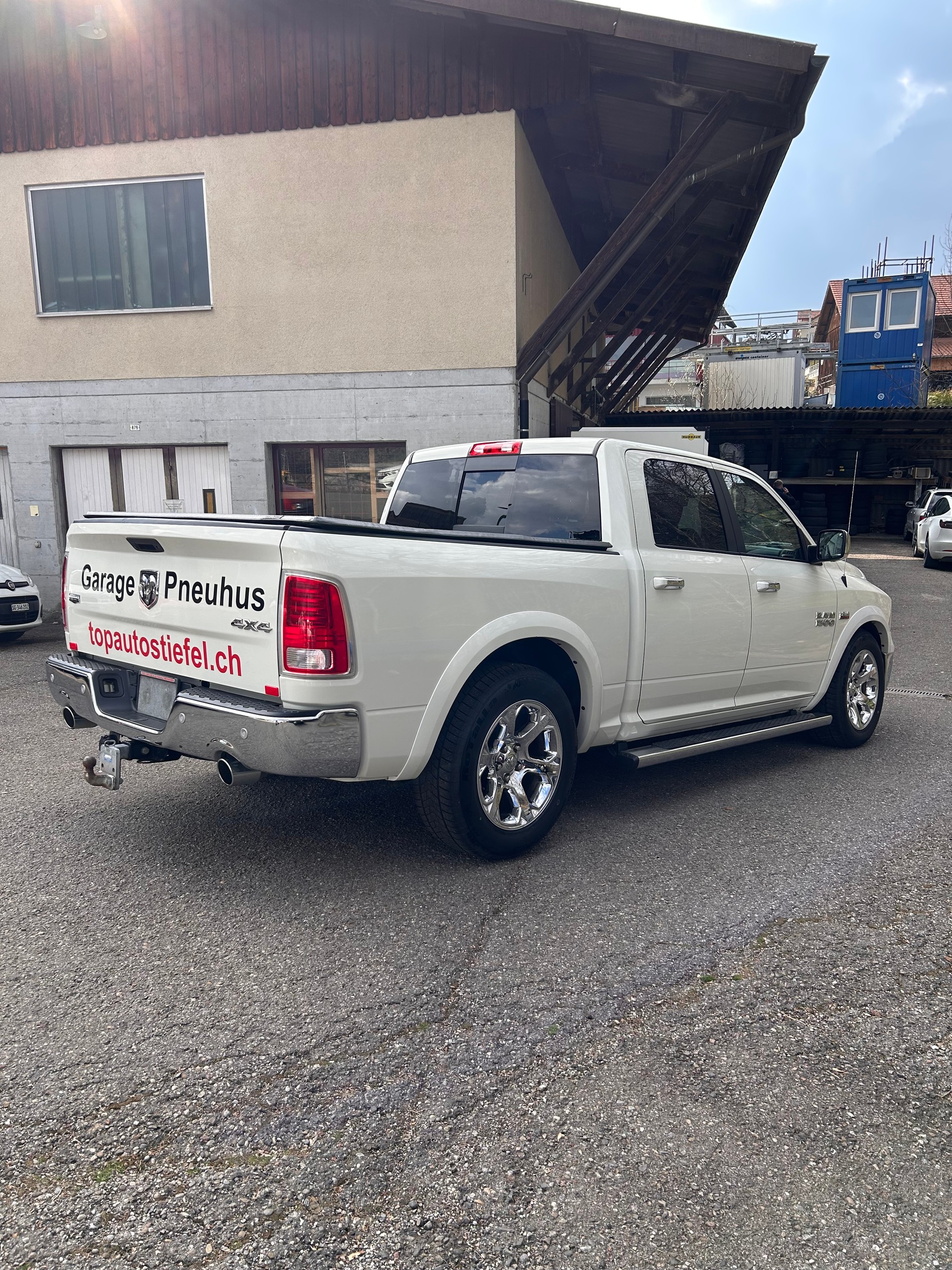 DODGE Laramie-image-5