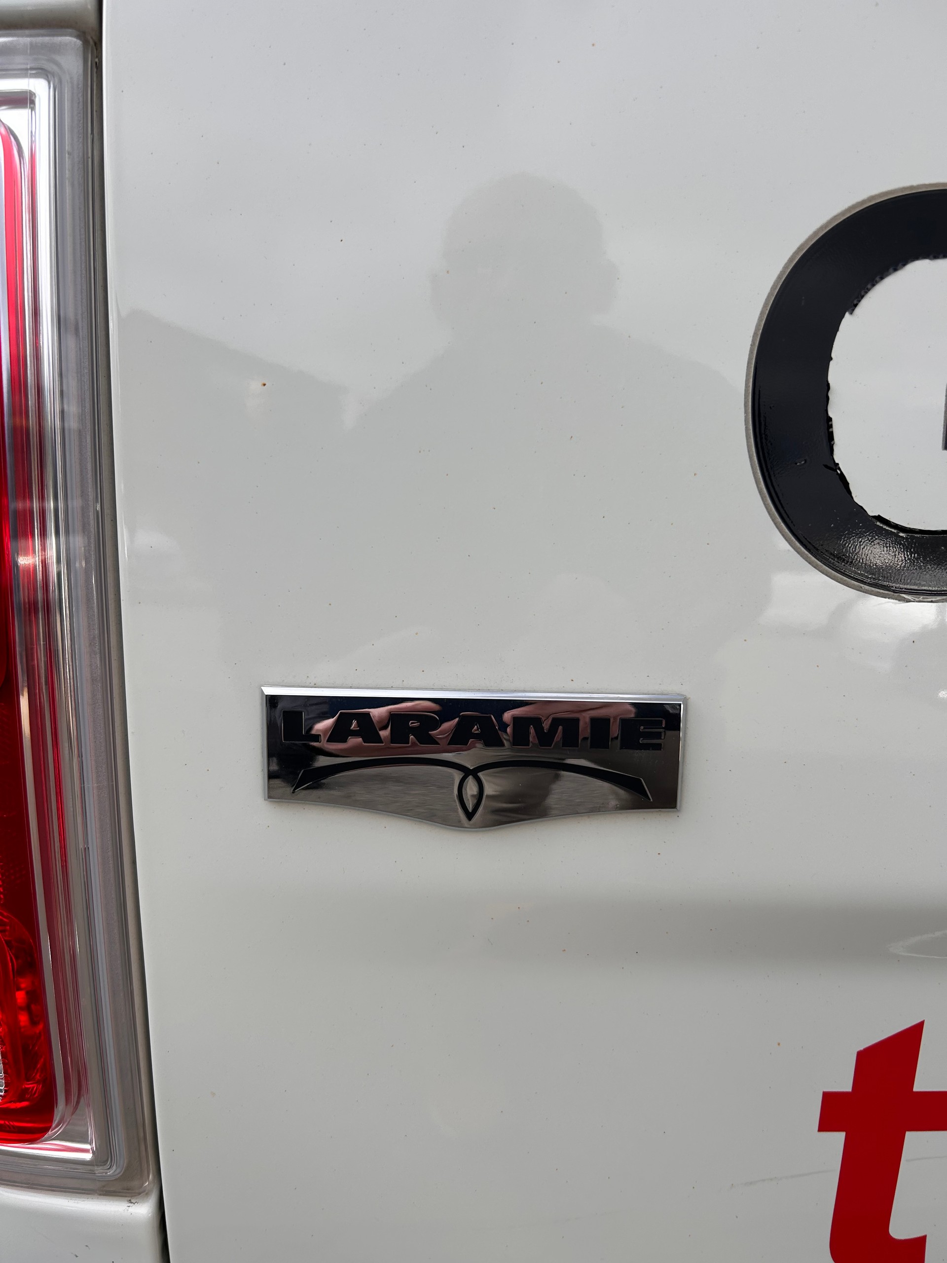 DODGE Laramie-image-4