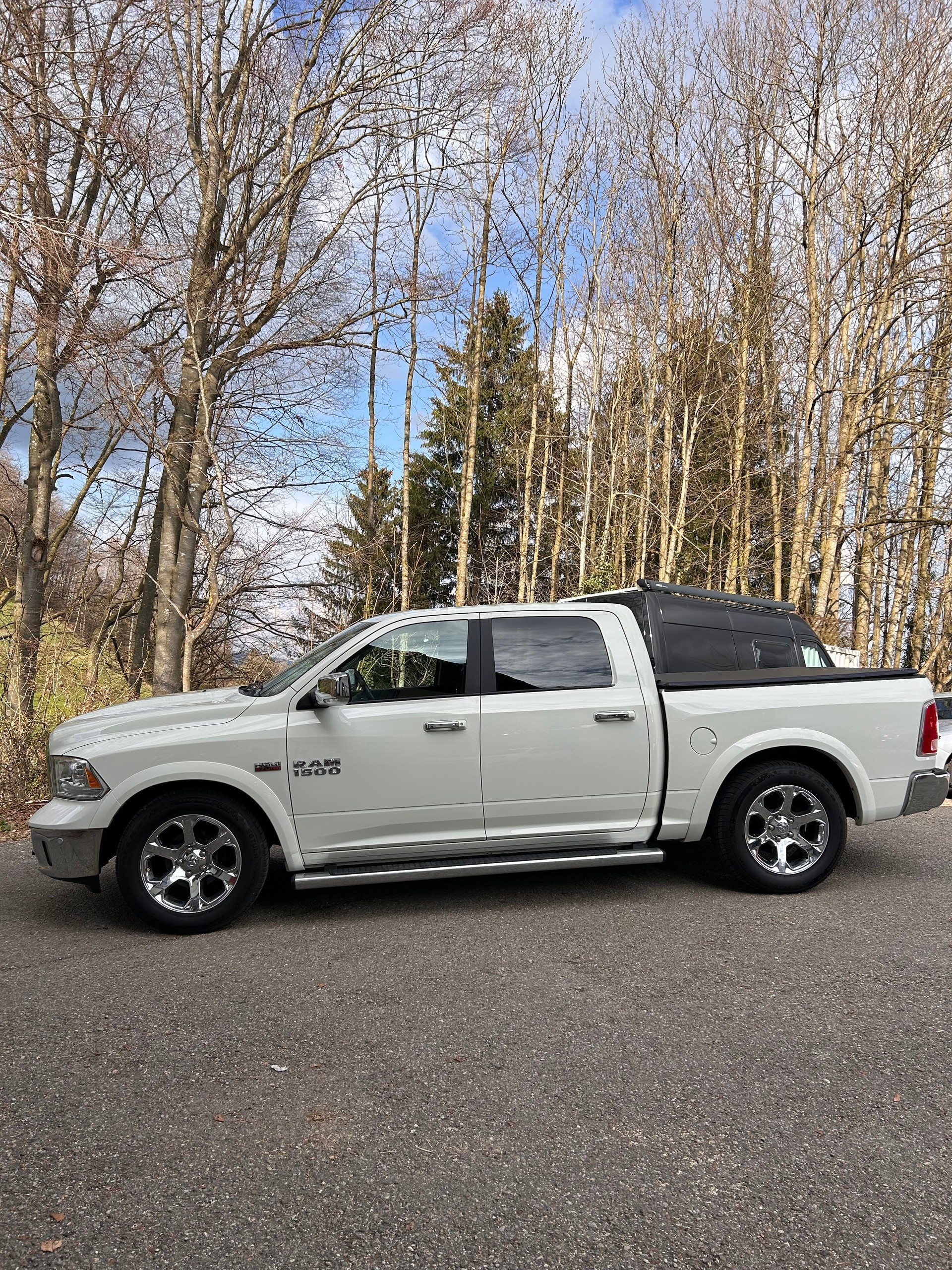 DODGE Laramie-image-1