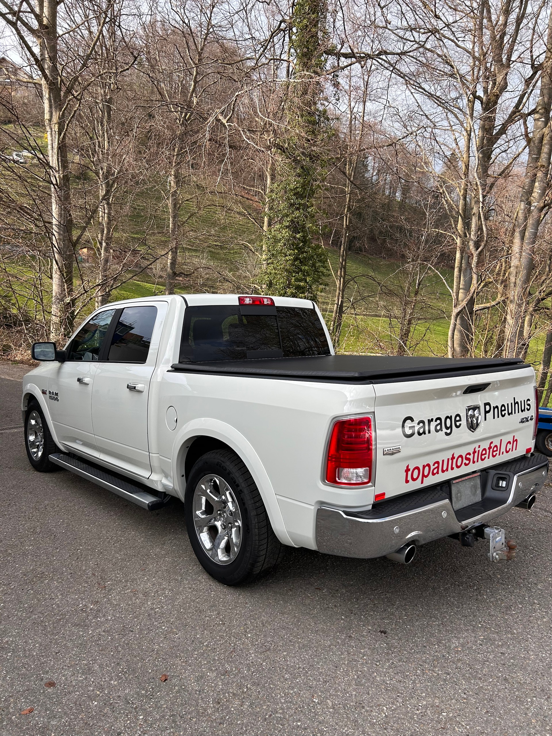 DODGE Laramie-image-2