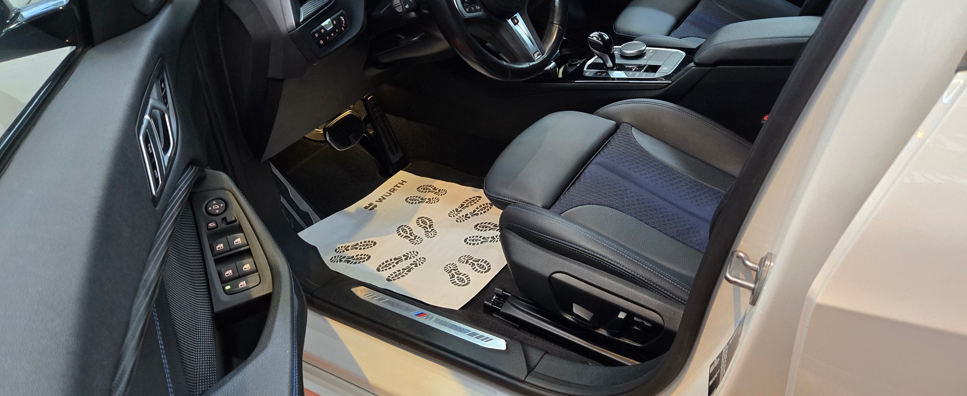 BMW 118i M Sport Steptronic-image-5