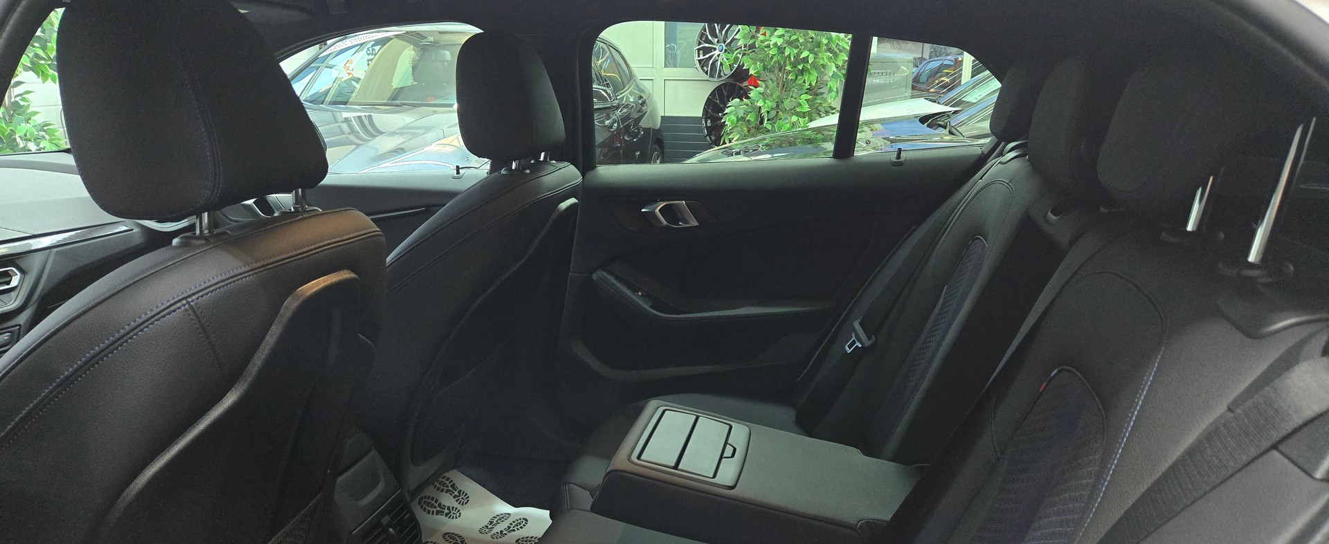 BMW 118i M Sport Steptronic-image-6