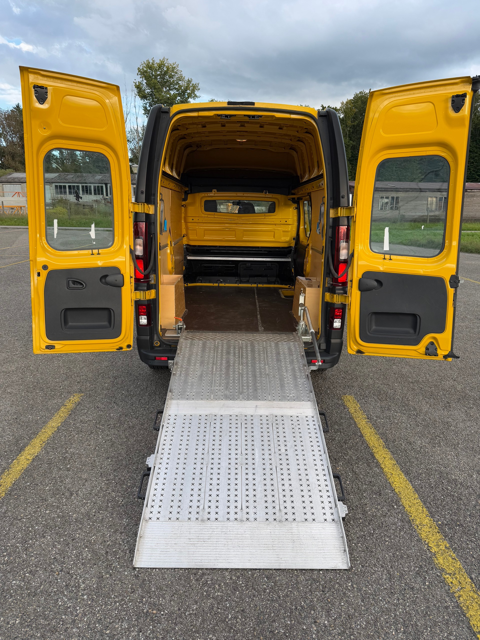 RENAULT Trafic 1.6 ENERGY TwinT. dCi145 2.9t Business L2H2-image-5