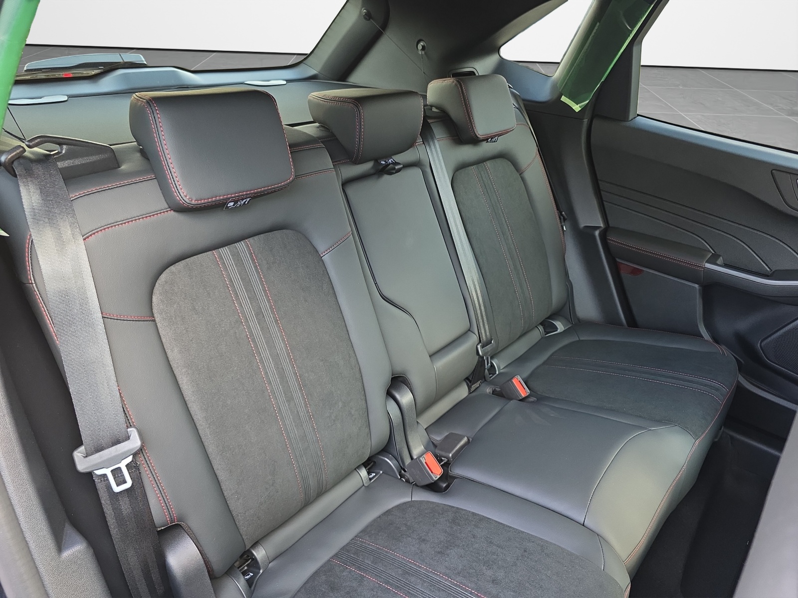 FORD Kuga 2.5 Plug-in Hybrid ST-Line X-image-11