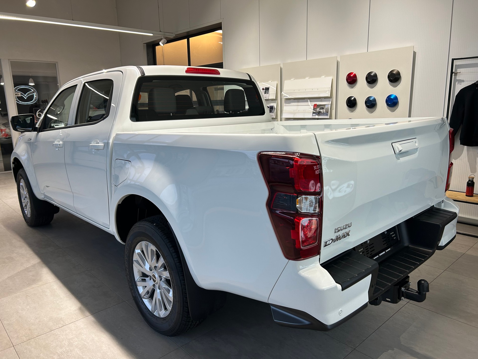 ISUZU D-MAX 1.9 CrewCab N60BB+ 4x4-image-2