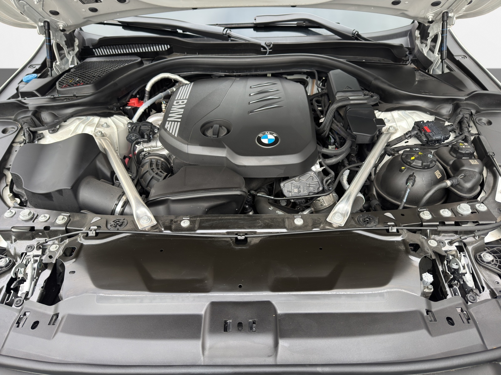 BMW 520d xDr 48V Tour M Sport-image-9