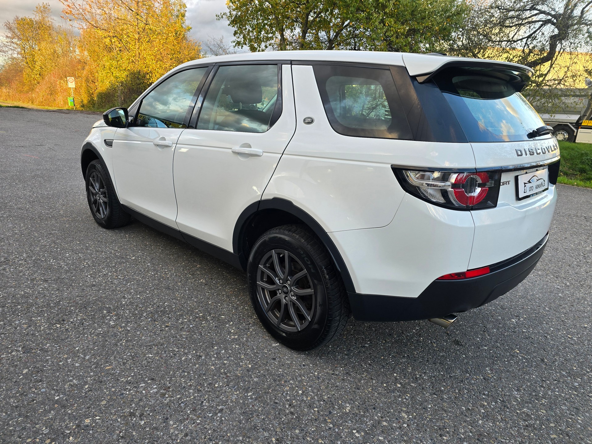 LAND ROVER Discovery Sport 2.0 TD4 SE AT9-image-4