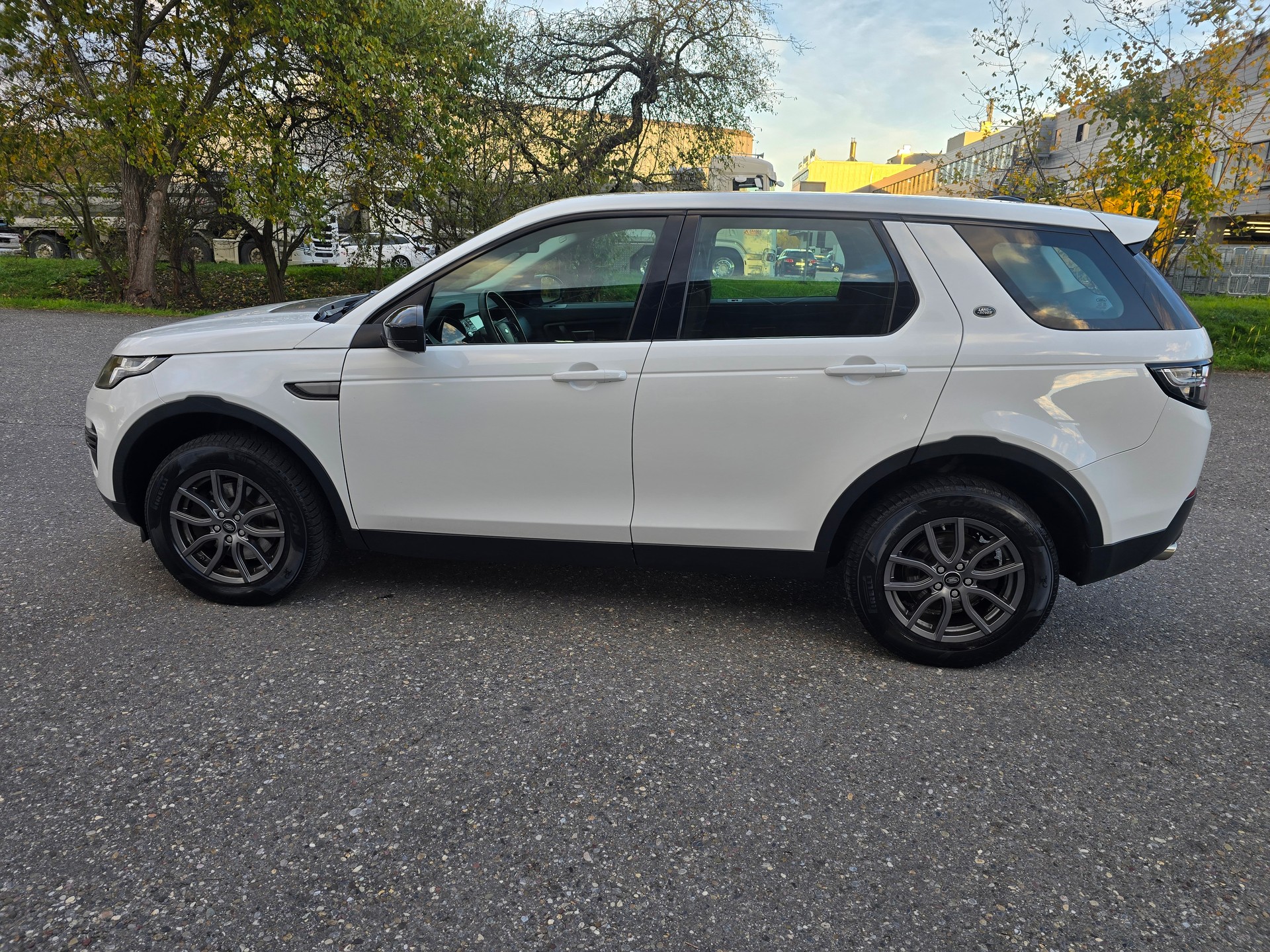 LAND ROVER Discovery Sport 2.0 TD4 SE AT9-image-7