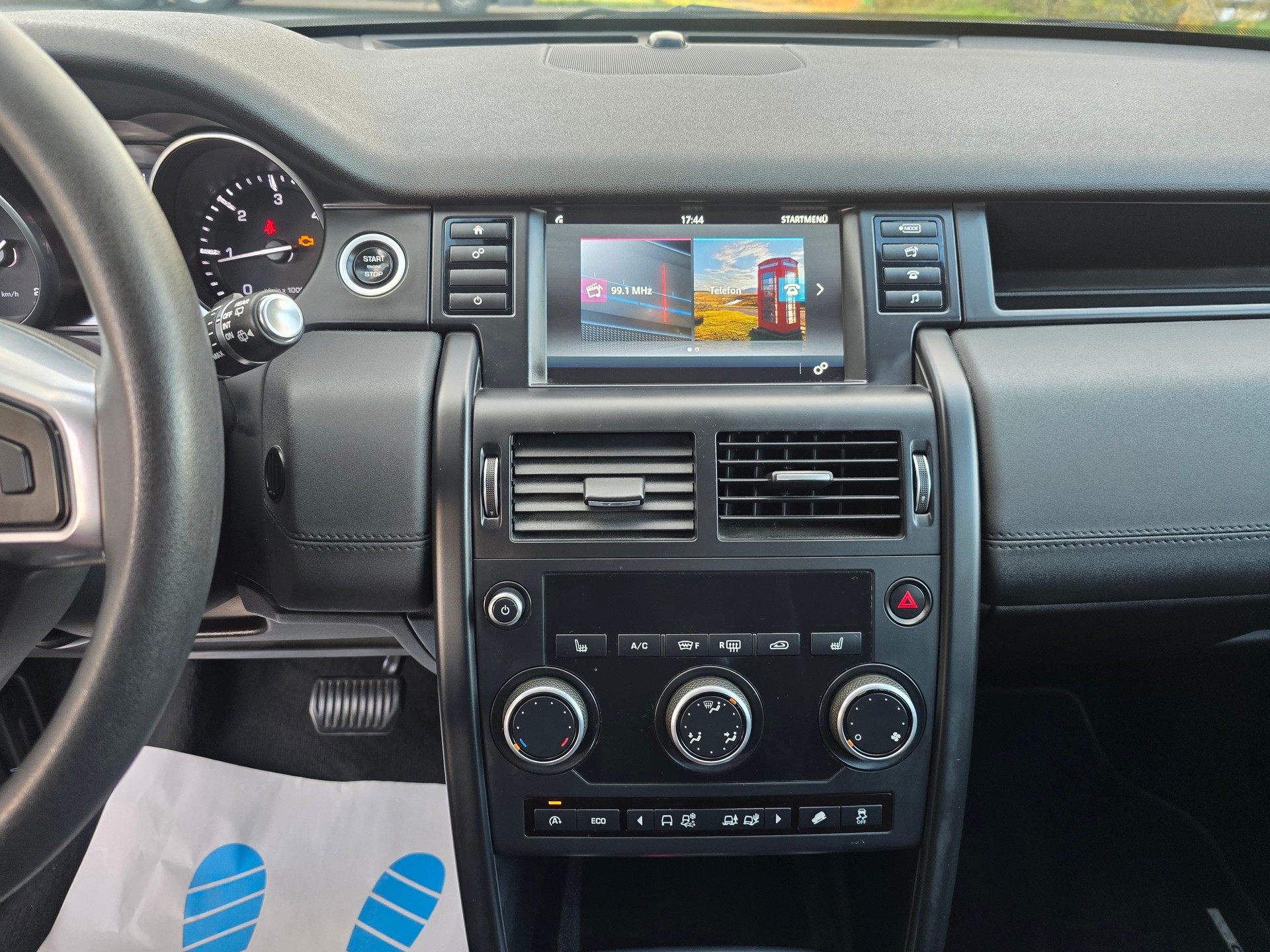 LAND ROVER Discovery Sport 2.0 TD4 SE AT9-image-23