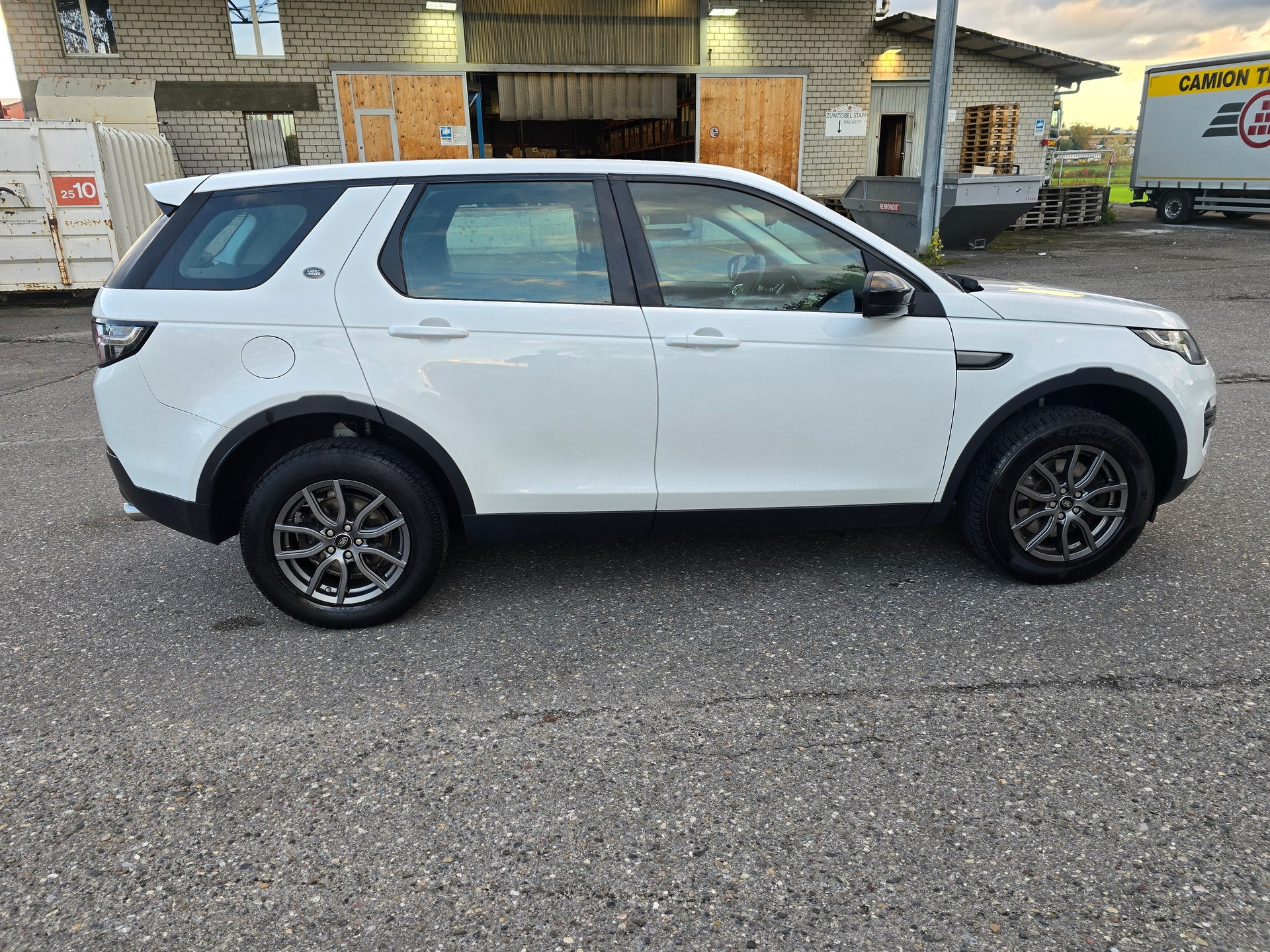 LAND ROVER Discovery Sport 2.0 TD4 SE AT9-image-8