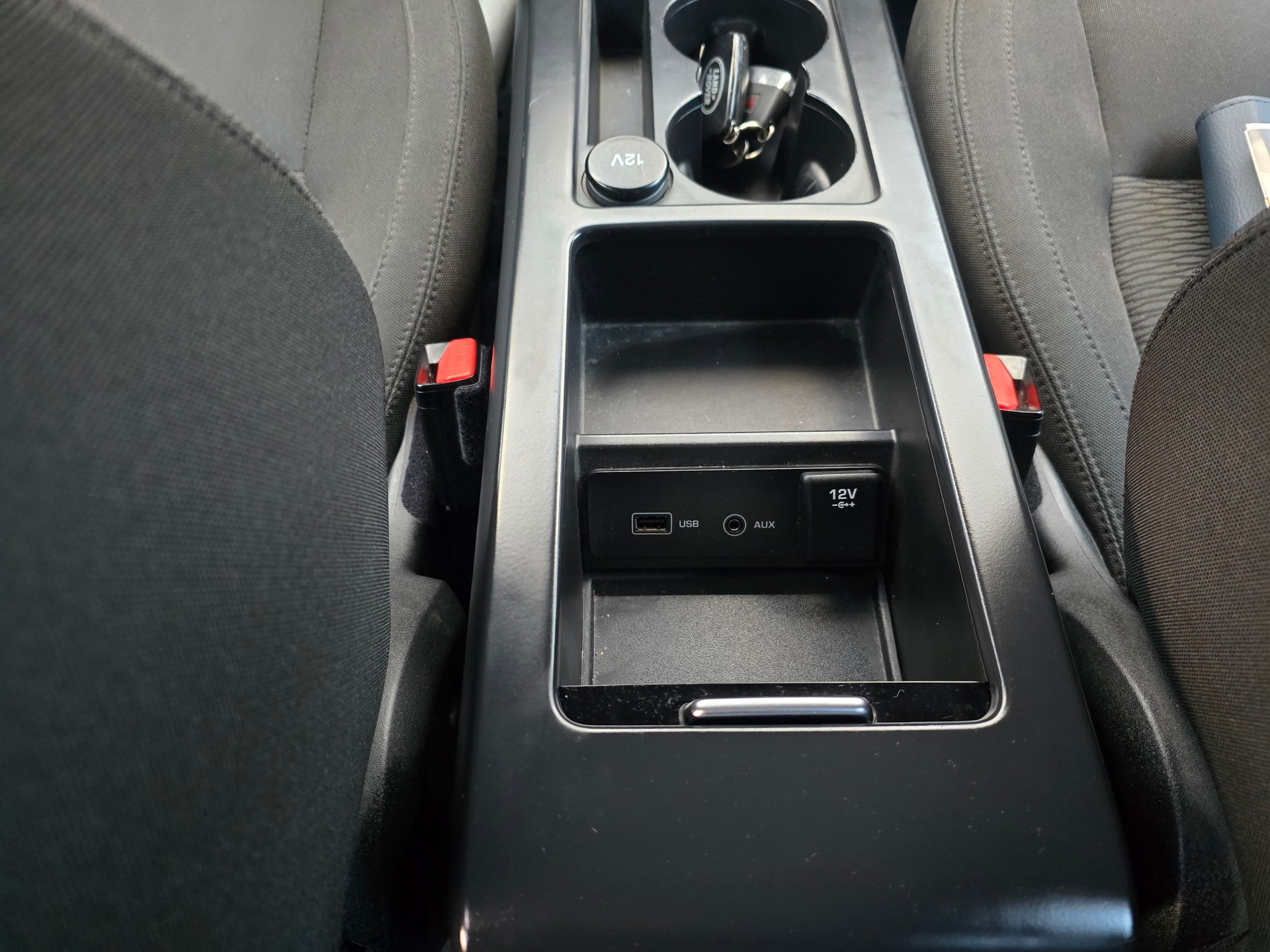 LAND ROVER Discovery Sport 2.0 TD4 SE AT9-image-16