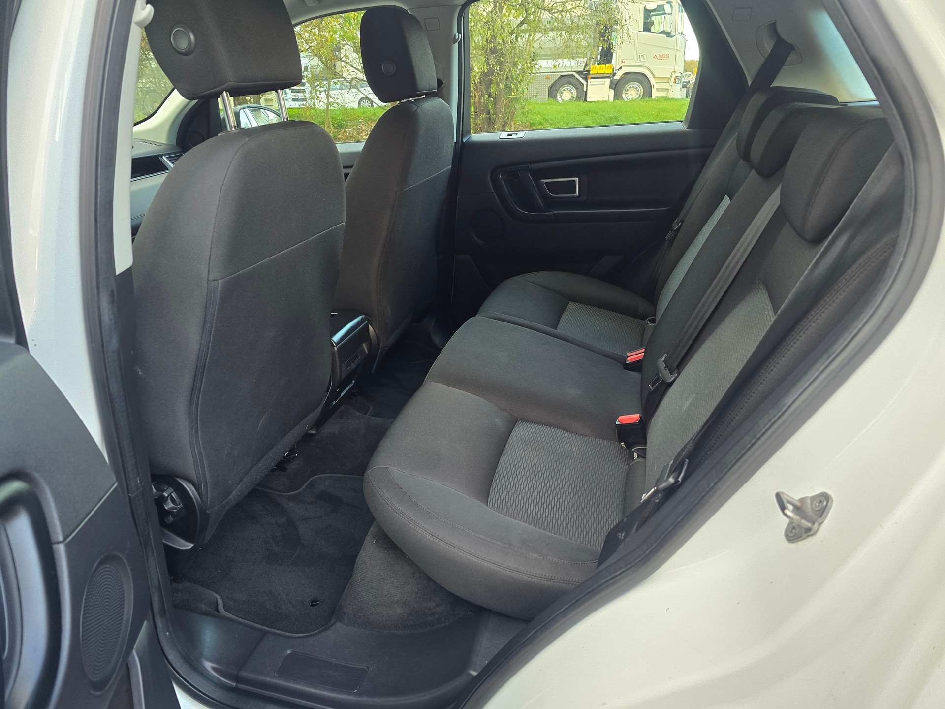LAND ROVER Discovery Sport 2.0 TD4 SE AT9-image-14