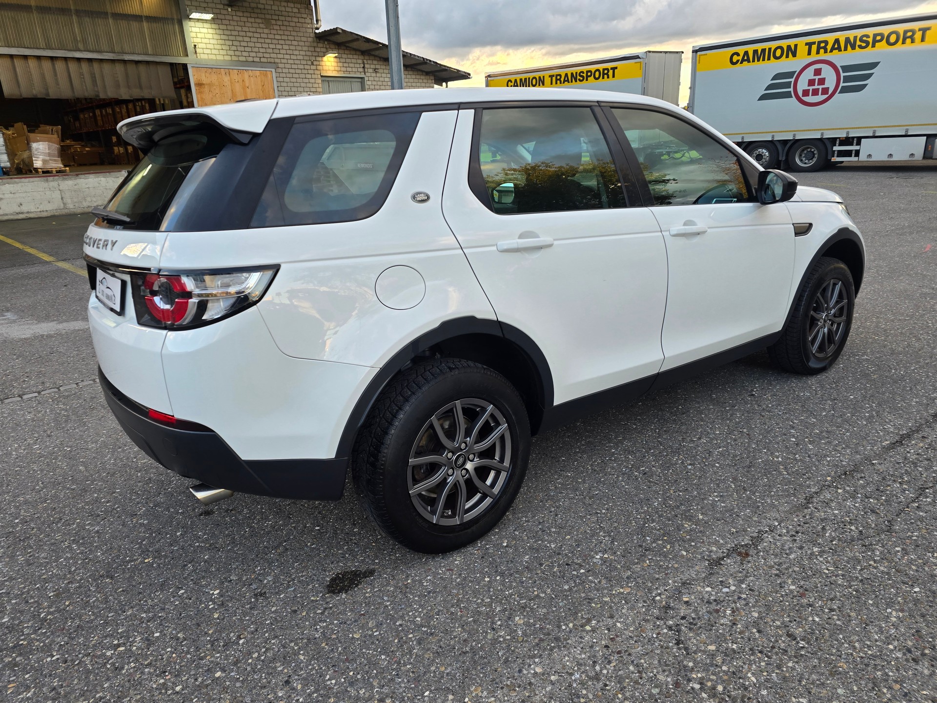 LAND ROVER Discovery Sport 2.0 TD4 SE AT9-image-5