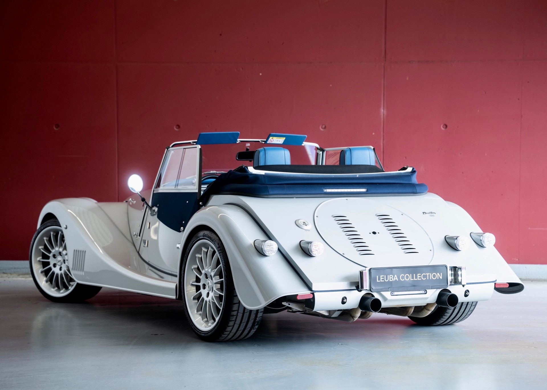 MORGAN Plus Six 3.0 Bespoke (Swiss Executive Car, as new, low mileage)-showroom-element-1