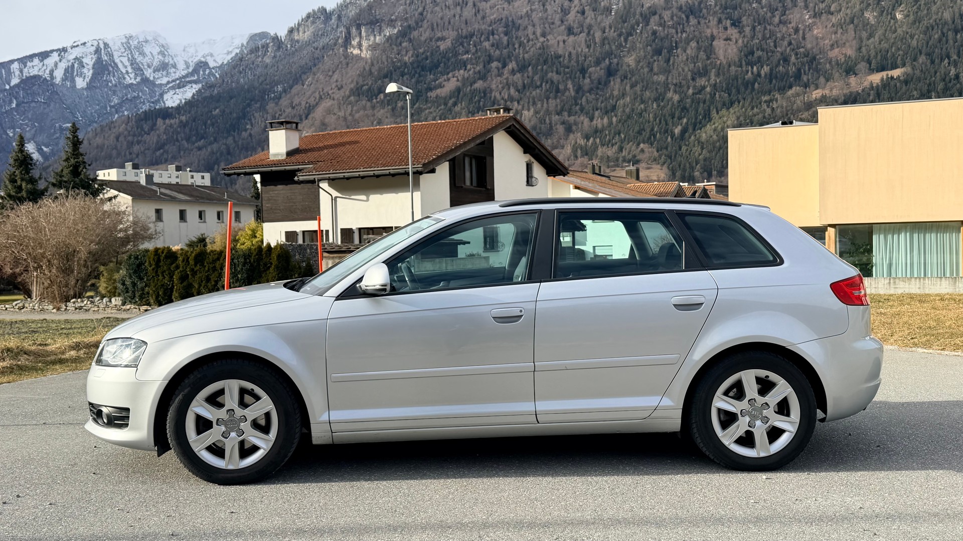 AUDI A3 Sportback 2.0 TFSI Ambiente quattro S-tronic-image-7