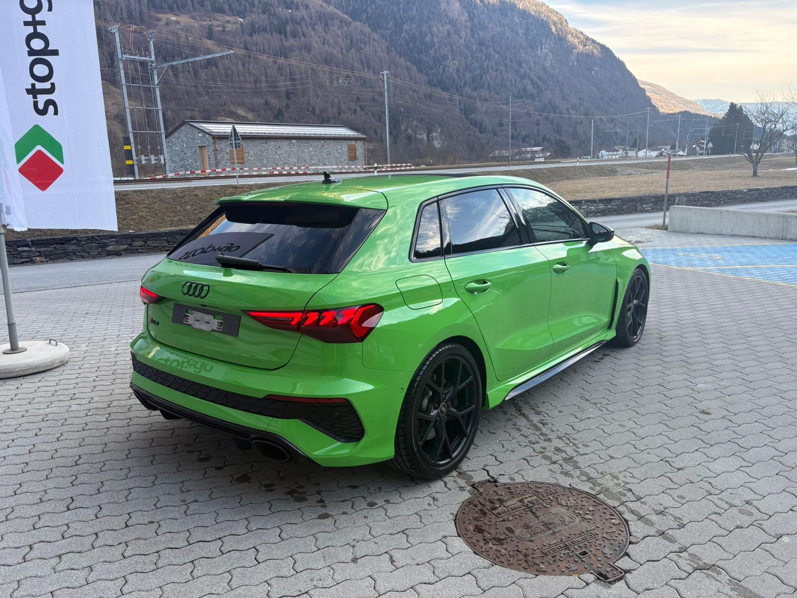 AUDI RS3 Sportback 2.5 TSI quattro S-tronic-image-4