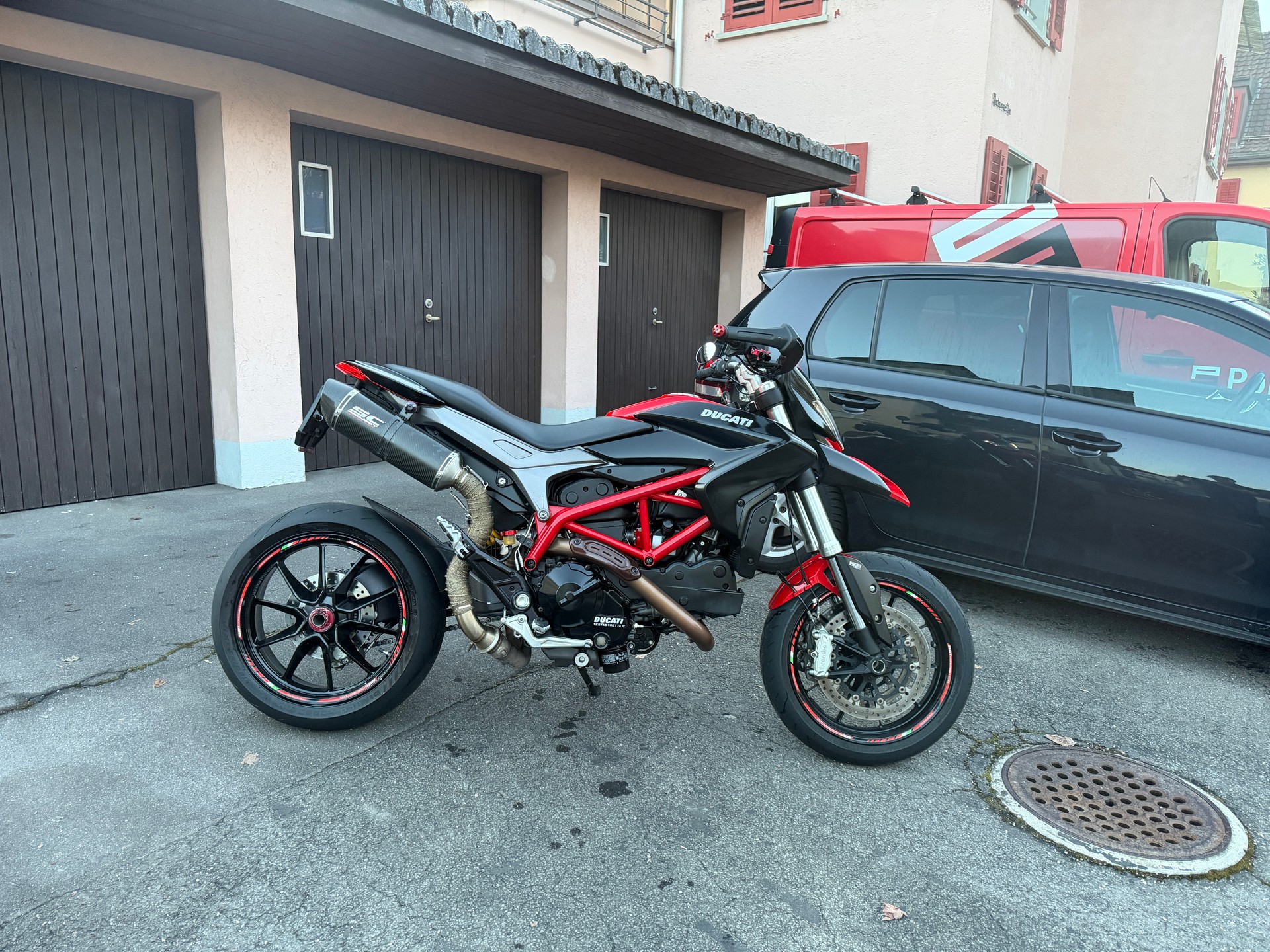 DUCATI Hypermotard 821-image-1