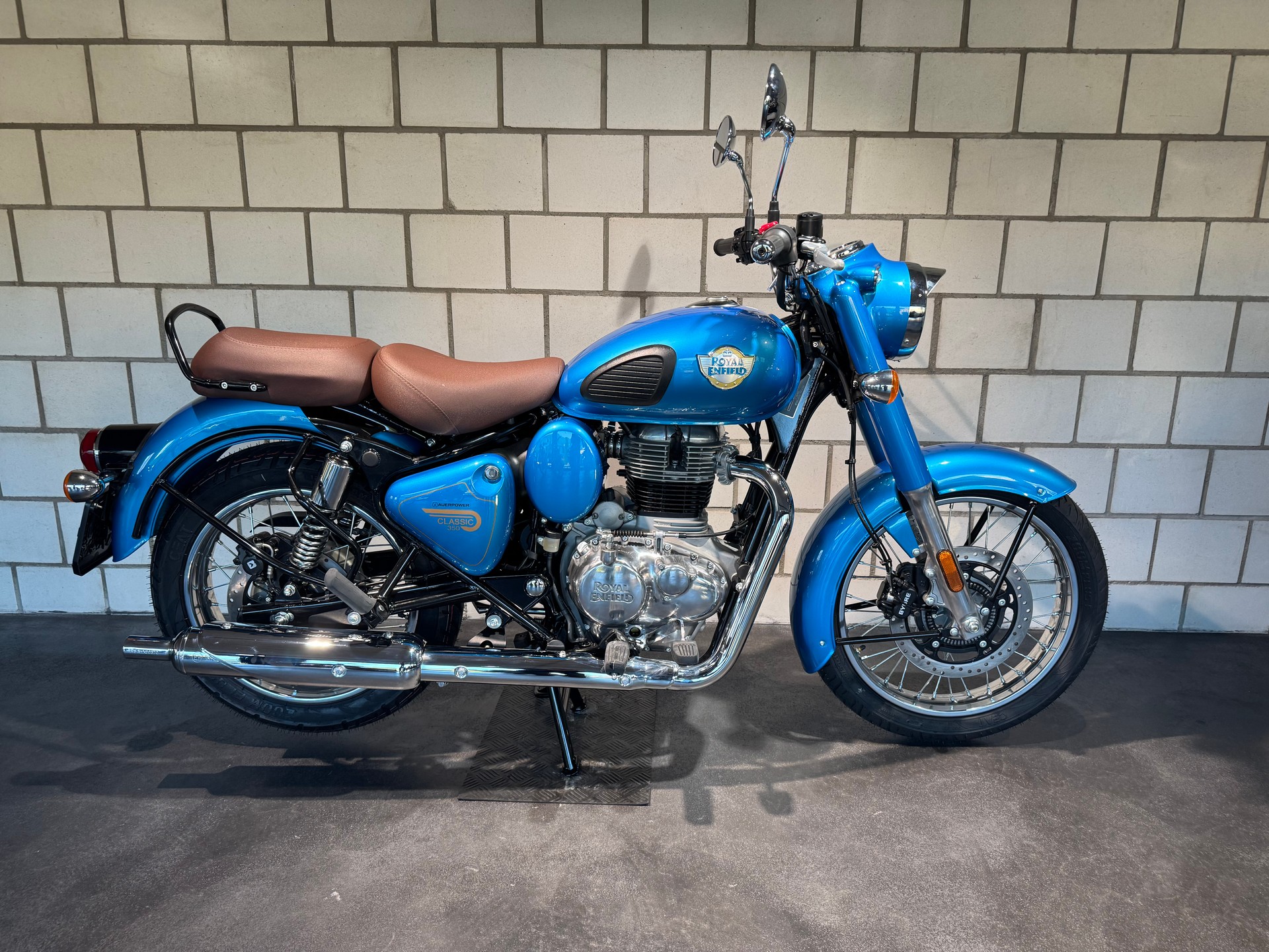 ROYAL ENFIELD CLASSIC 350-showroom-element-1