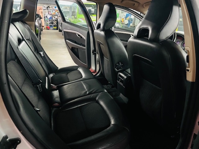 VOLVO V70 2.0D Momentum-image-12