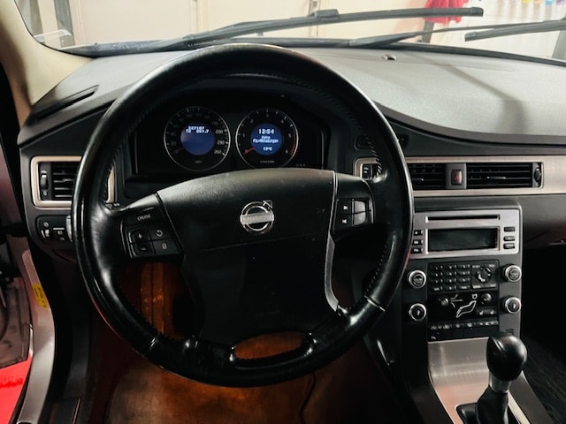 VOLVO V70 2.0D Momentum-image-9